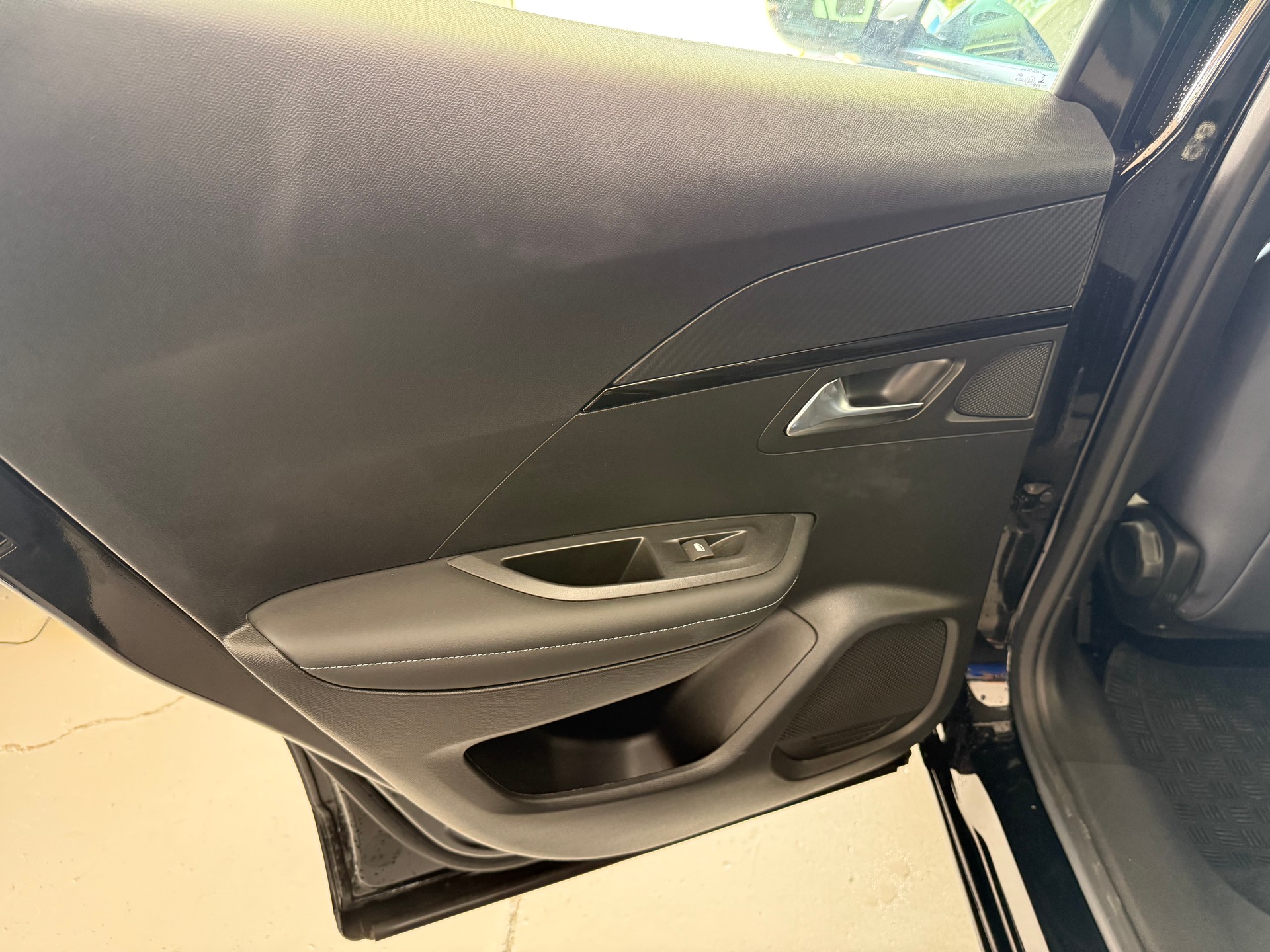 PEUGEOT 2008 e Allure Pack-image-13