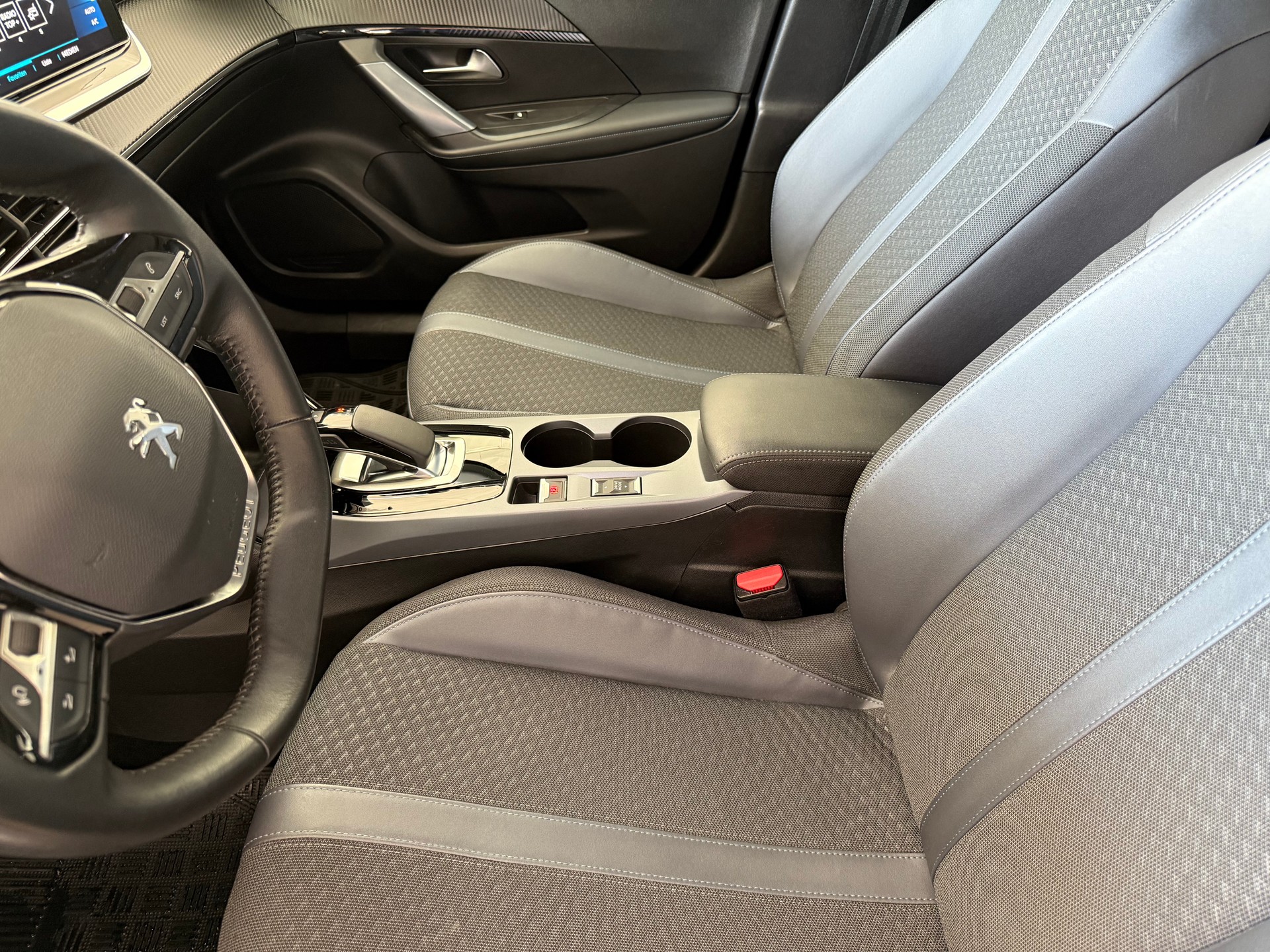 PEUGEOT 2008 e Allure Pack-image-6