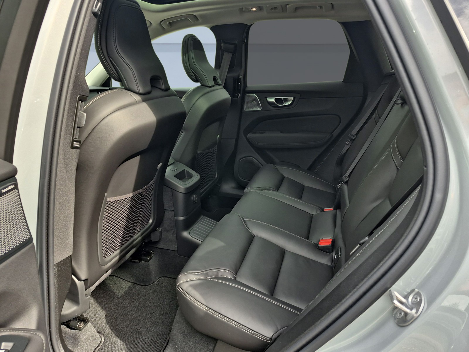 VOLVO XC60 2.0 T6 TE Ultra Dark eAWD-image-14
