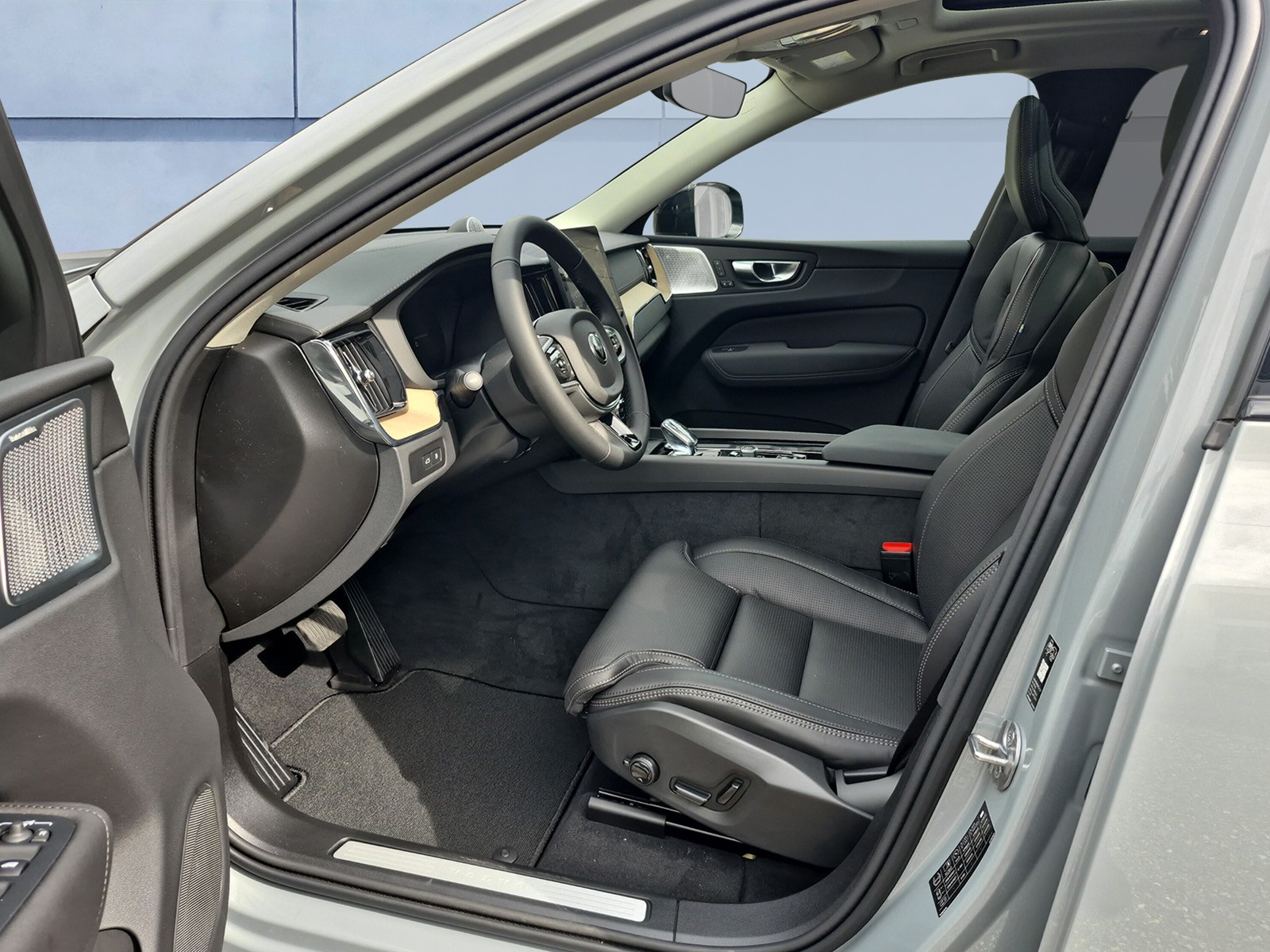 VOLVO XC60 2.0 T6 TE Ultra Dark eAWD-image-9