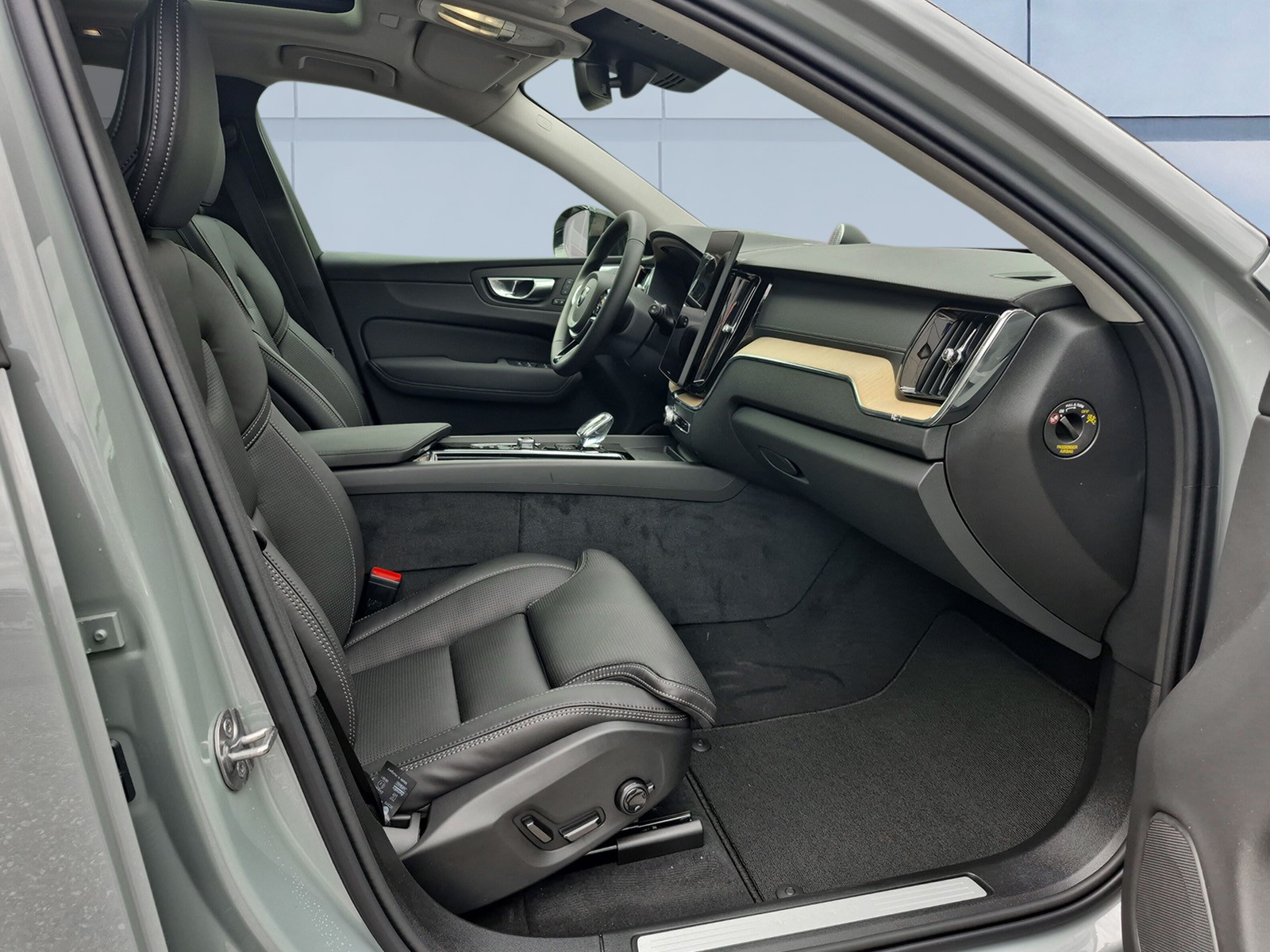 VOLVO XC60 2.0 T6 TE Ultra Dark eAWD-image-12