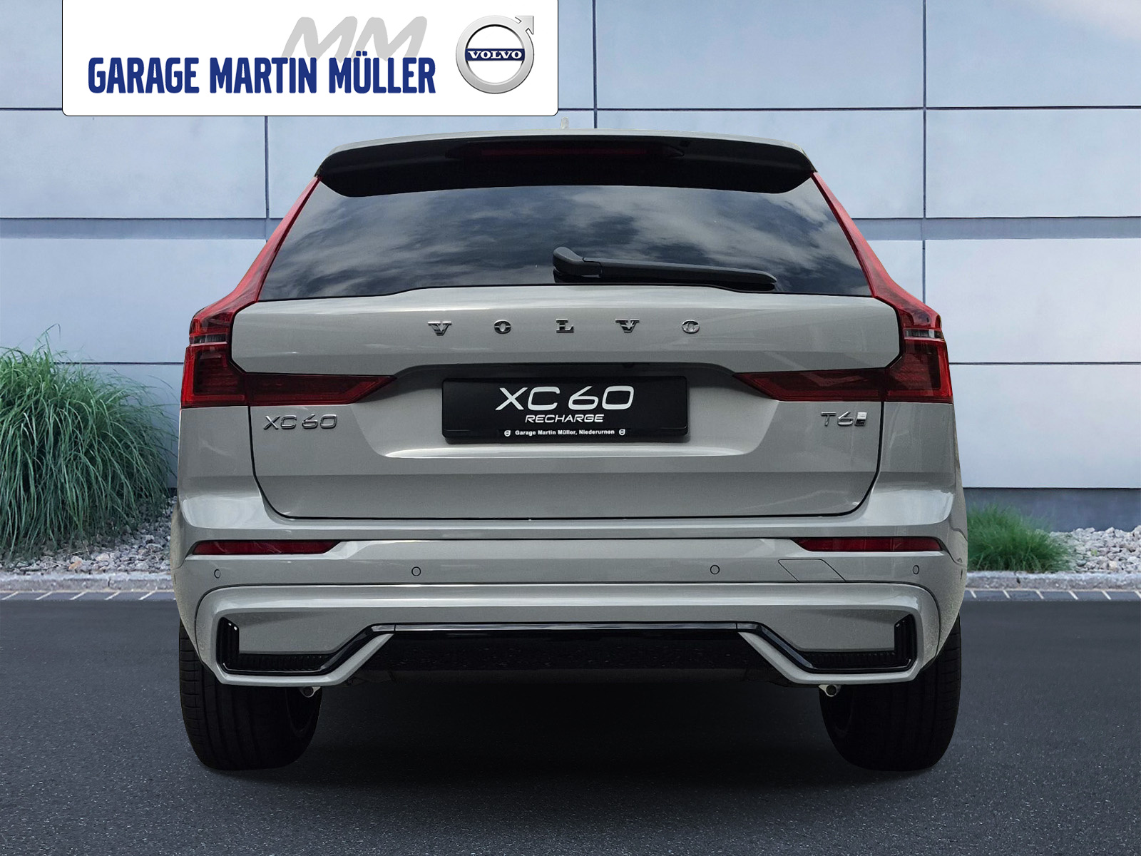 VOLVO XC60 2.0 T6 TE Ultra Dark eAWD-showroom-element-3