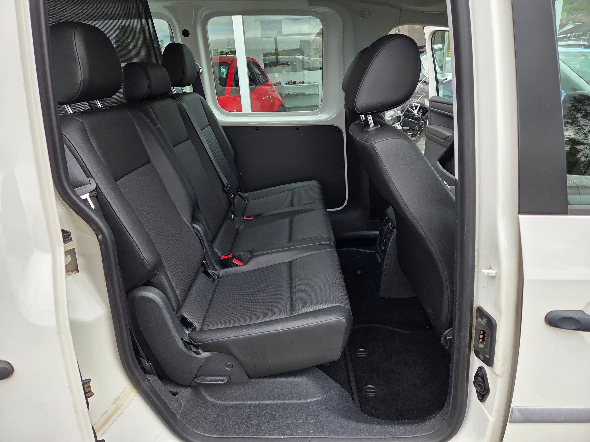 VW Caddy 2.0TDI BlueMotion Technology DSG-image-9
