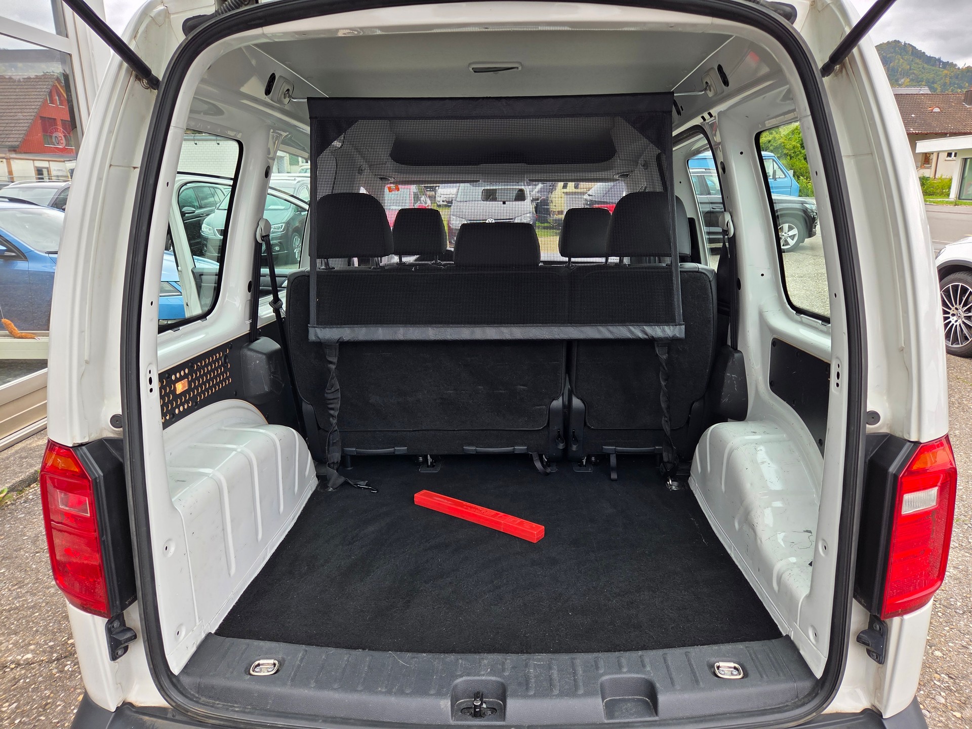 VW Caddy 2.0TDI BlueMotion Technology DSG-image-10
