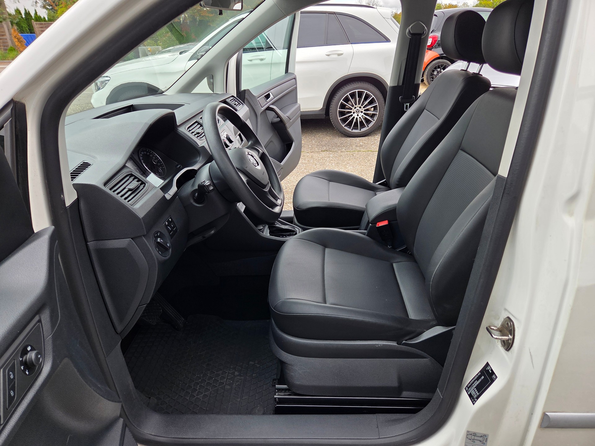 VW Caddy 2.0TDI BlueMotion Technology DSG-image-7