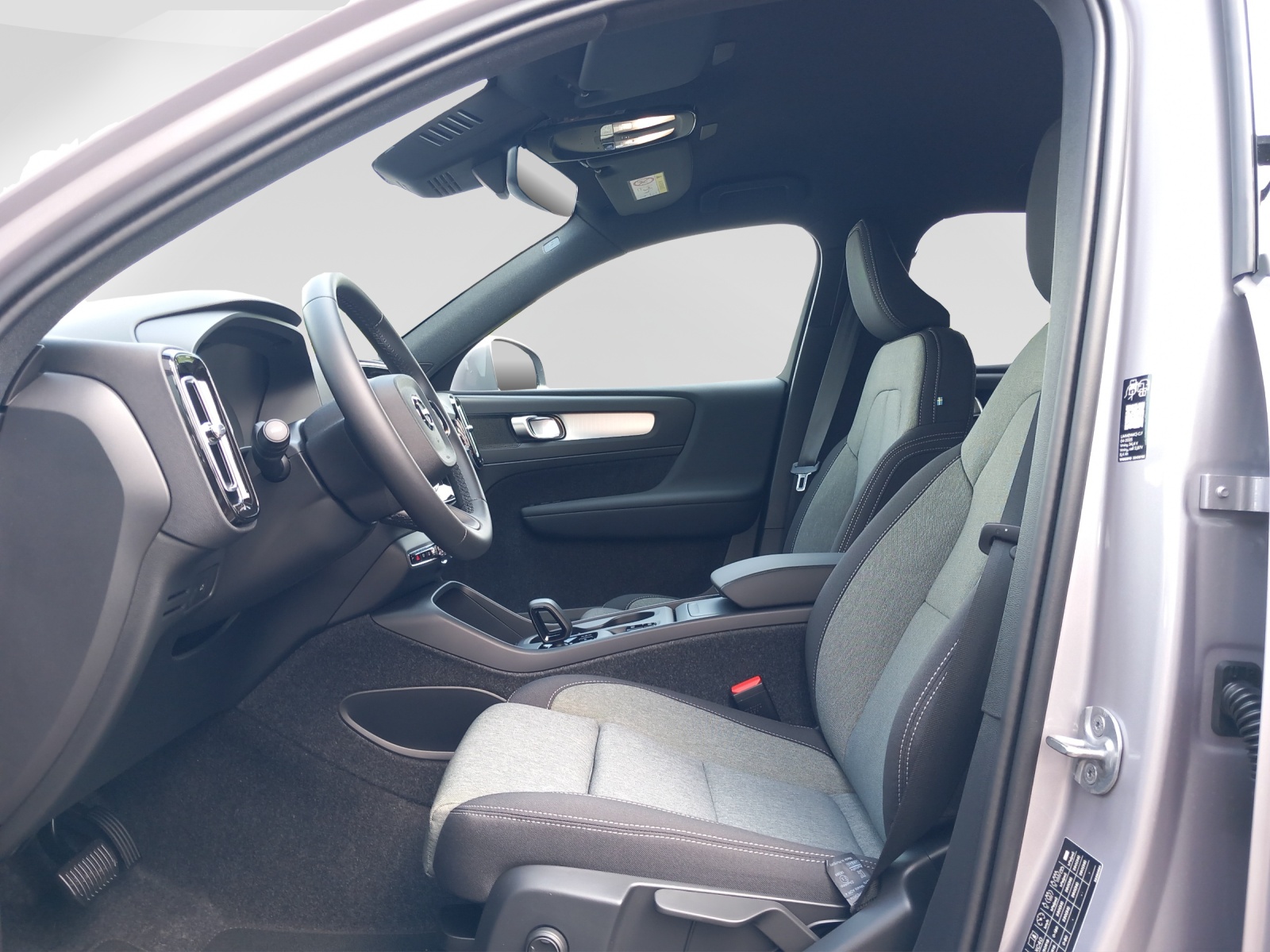 VOLVO XC40 2.0 B3 MH XCITE-image-8