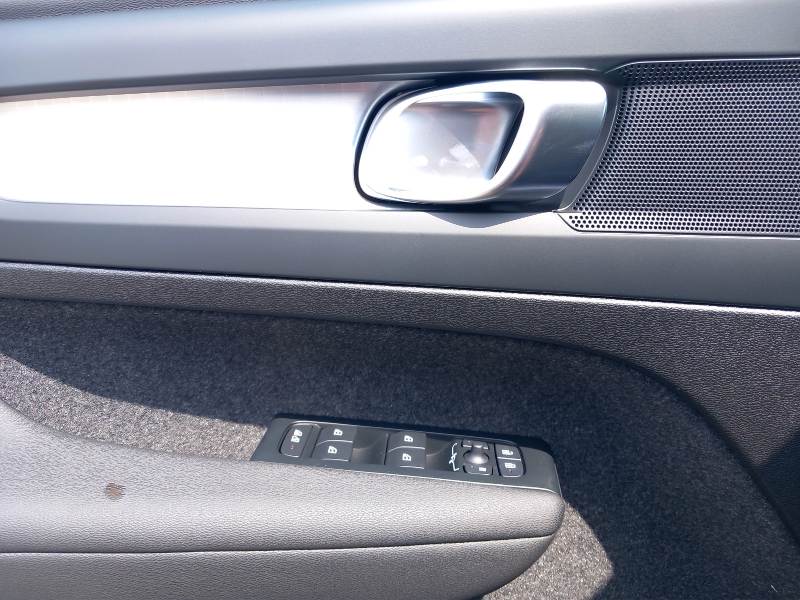 VOLVO XC40 2.0 B3 MH XCITE-image-19