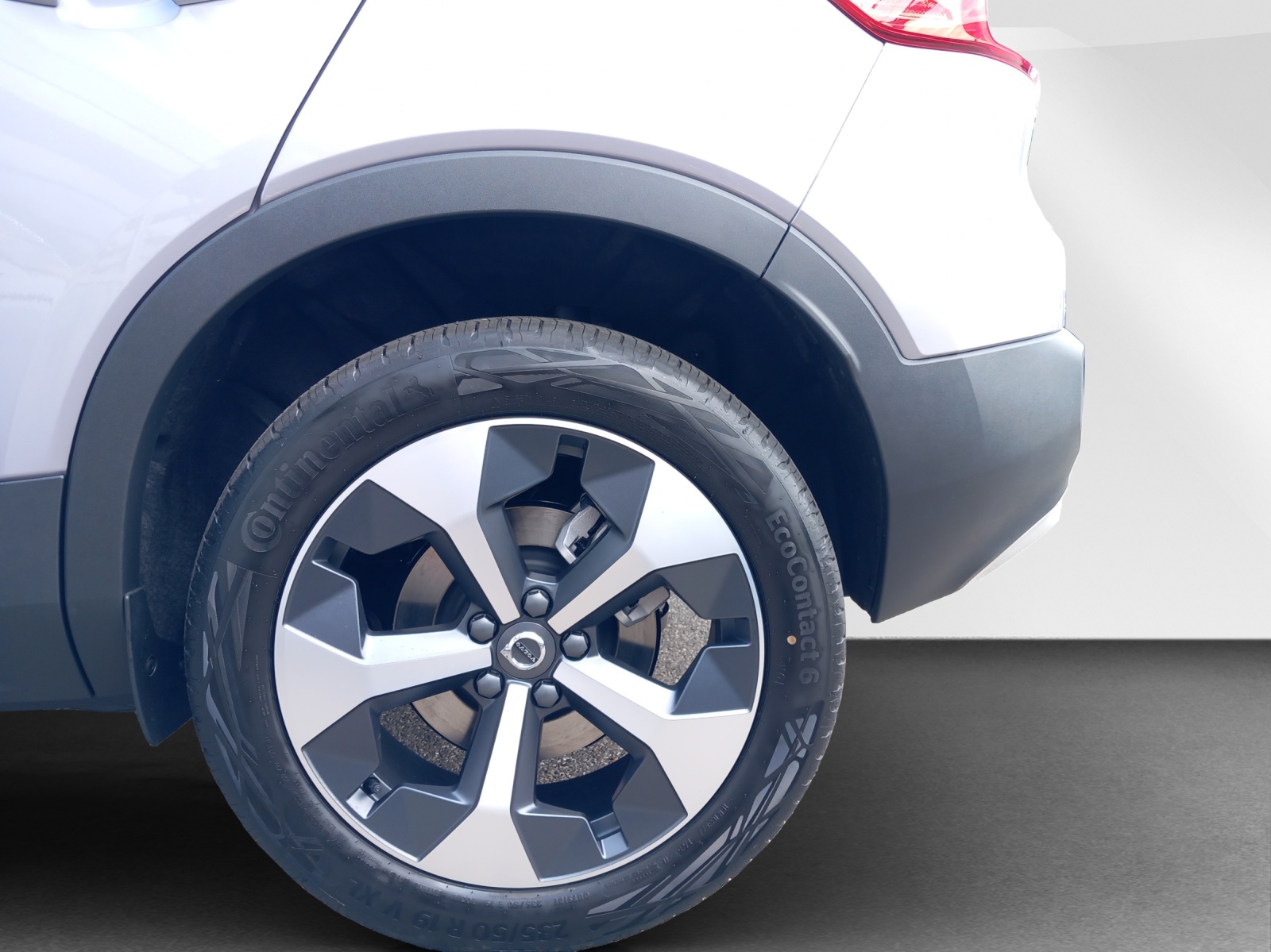 VOLVO XC40 2.0 B3 MH XCITE-image-24