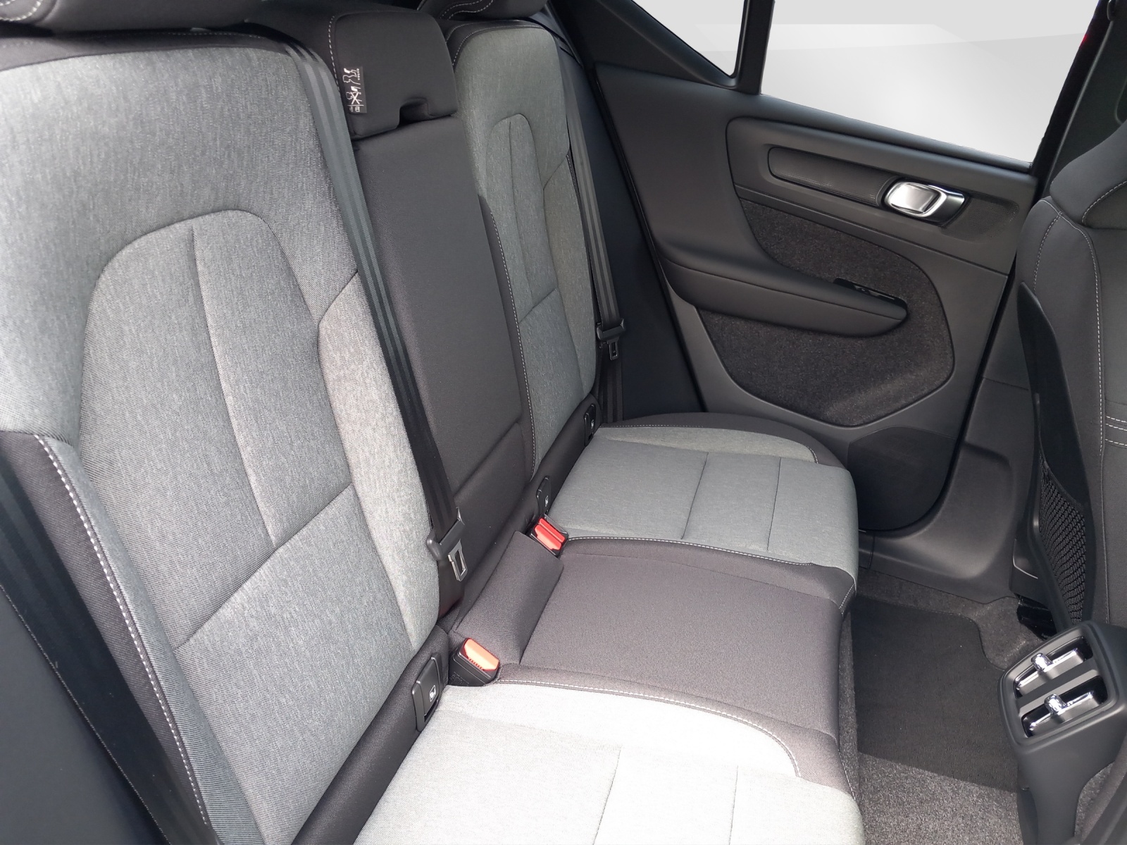 VOLVO XC40 2.0 B3 MH XCITE-image-10