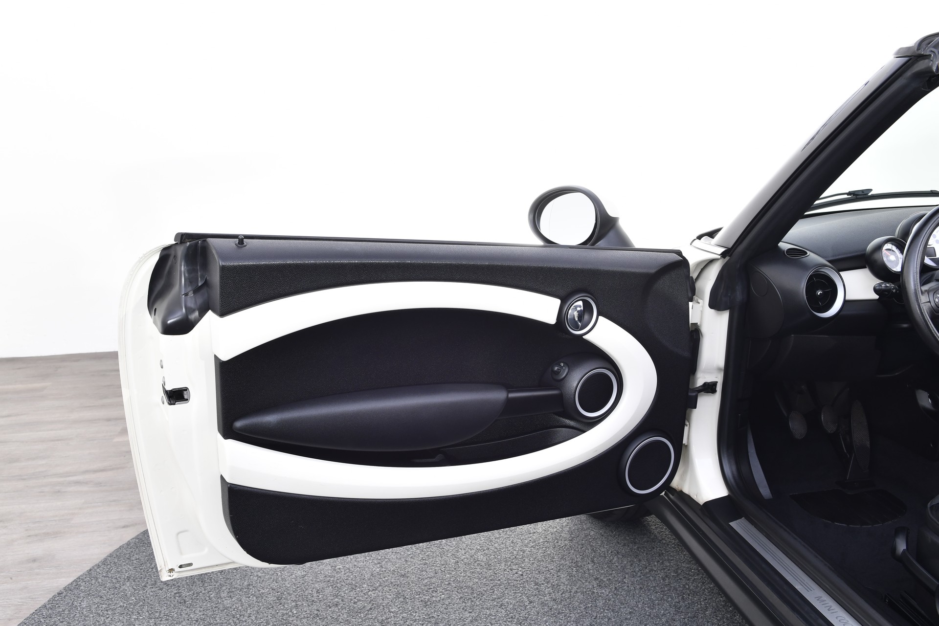 MINI Cooper Cabriolet-image-8