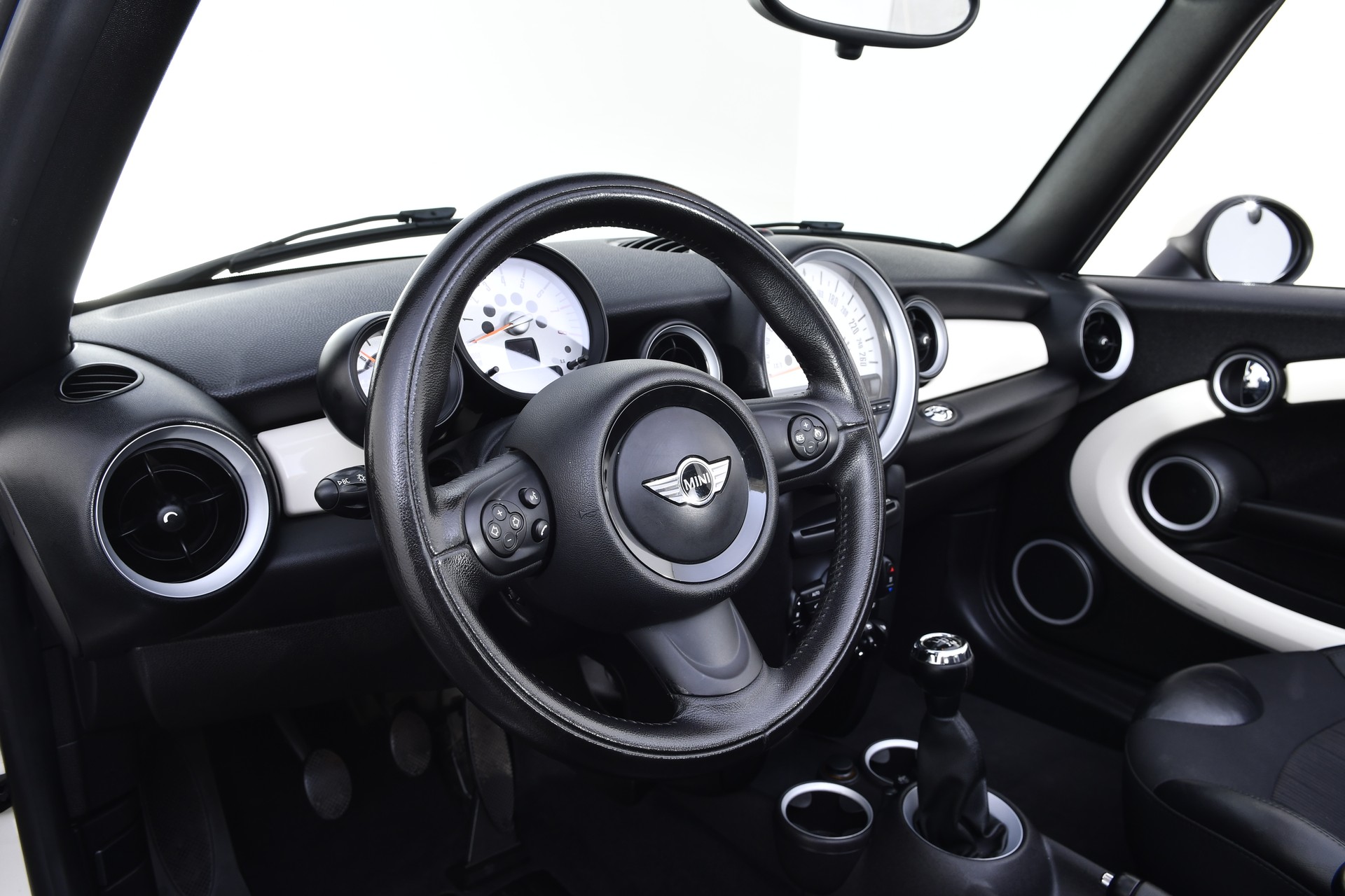 MINI Cooper Cabriolet-image-11