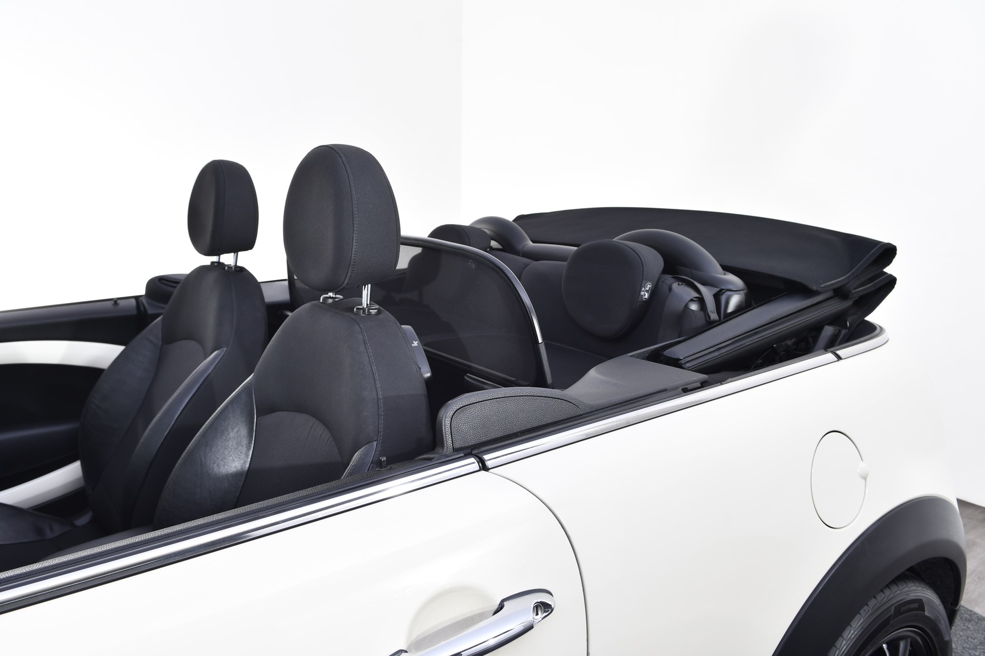 MINI Cooper Cabriolet-image-19