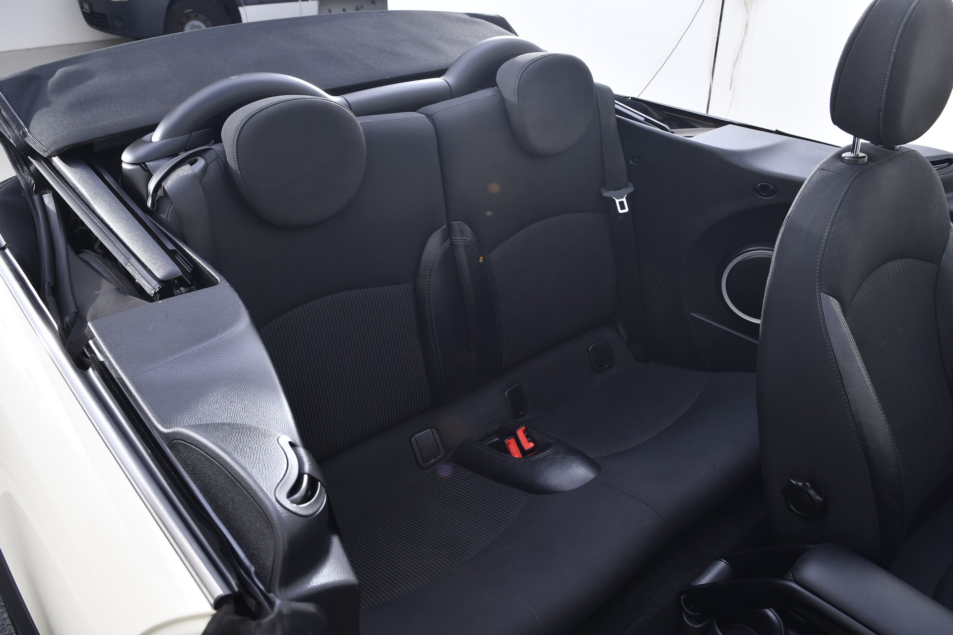 MINI Cooper Cabriolet-image-16