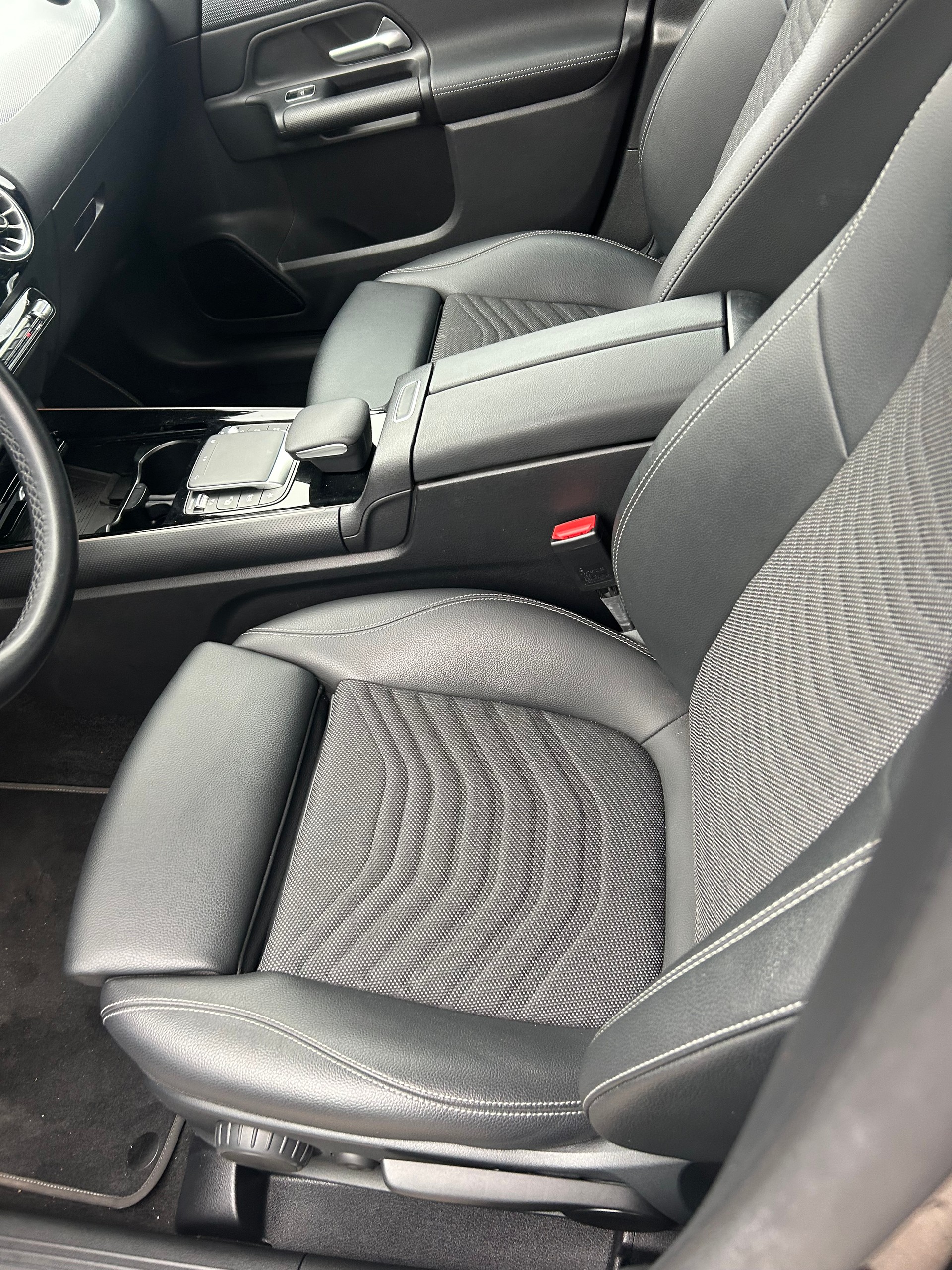 MERCEDES-BENZ B 220 d 4Matic Style 8G-DCT-image-4