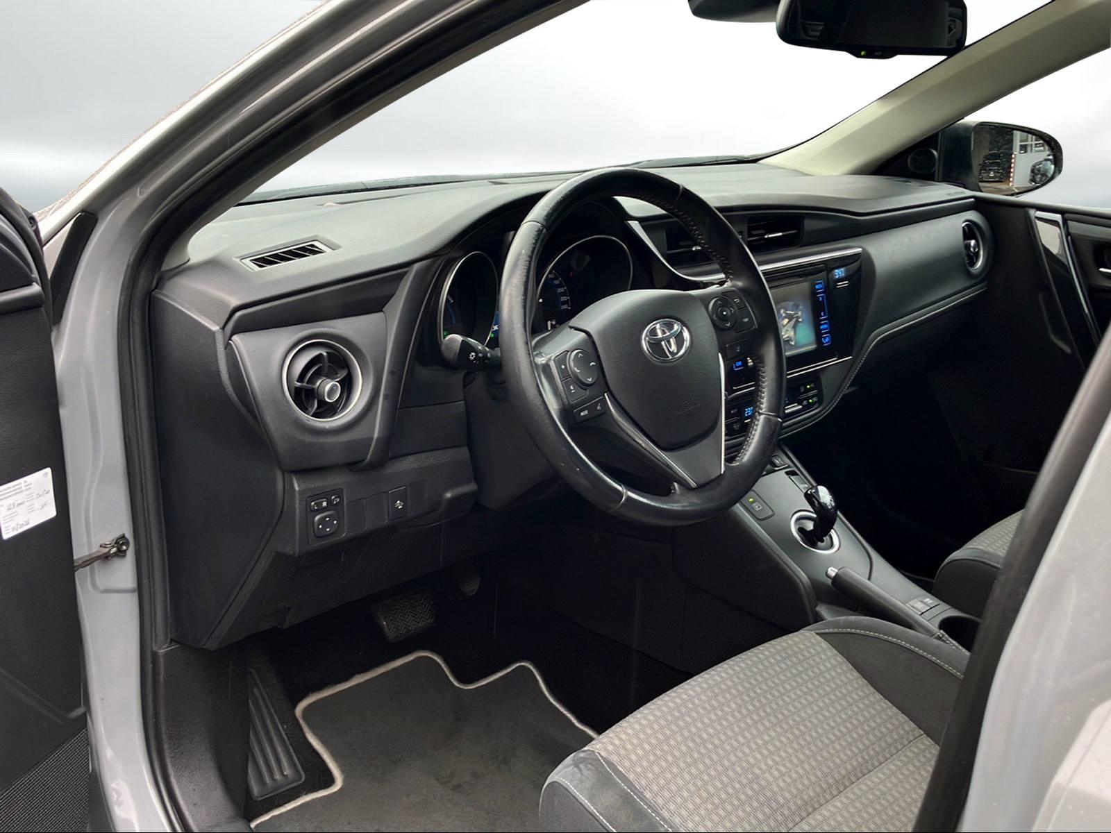 TOYOTA Auris 1.8 HSD Trend-image-4