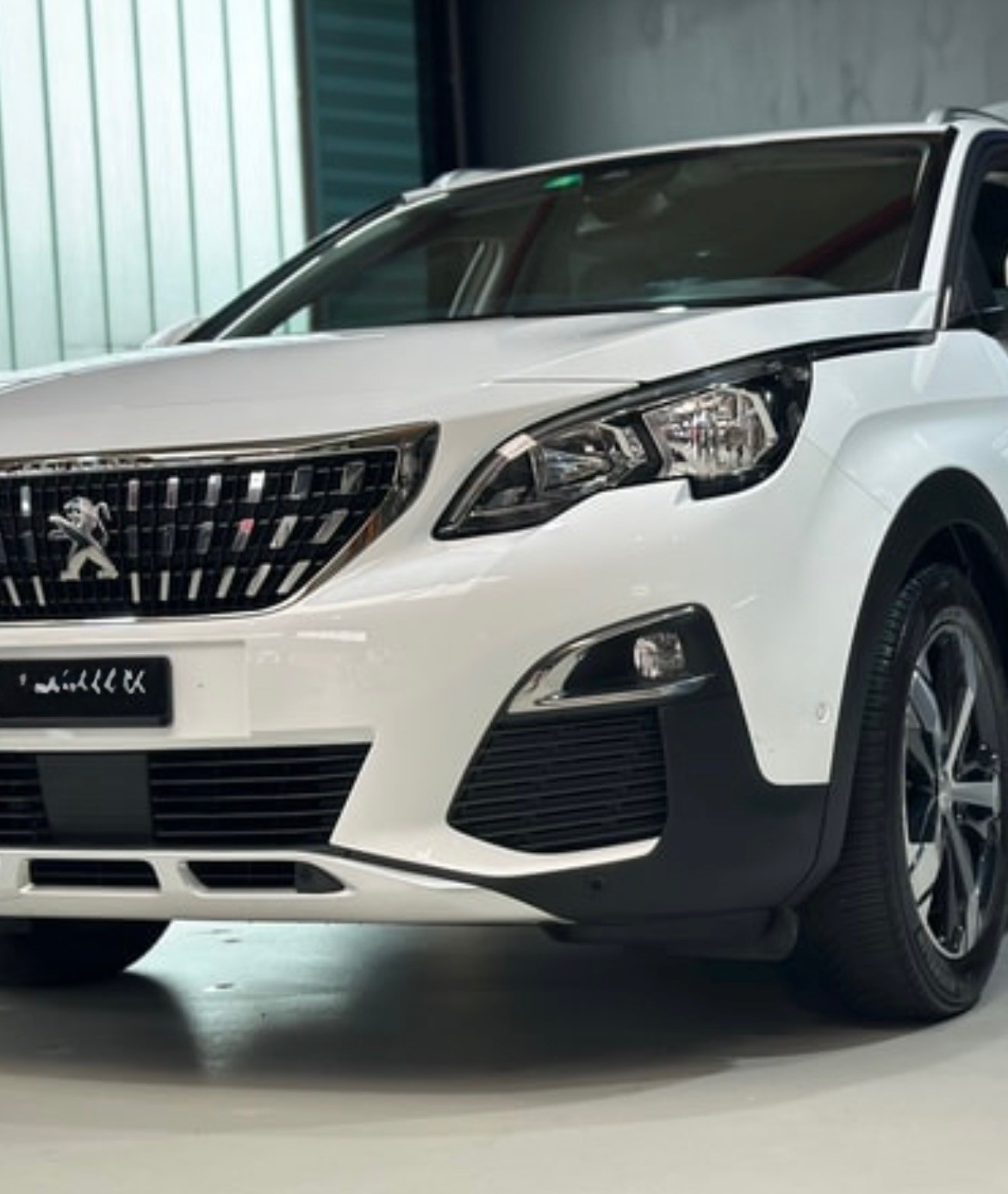 PEUGEOT 3008 1.2 PureTech Business Line EAT-image-4