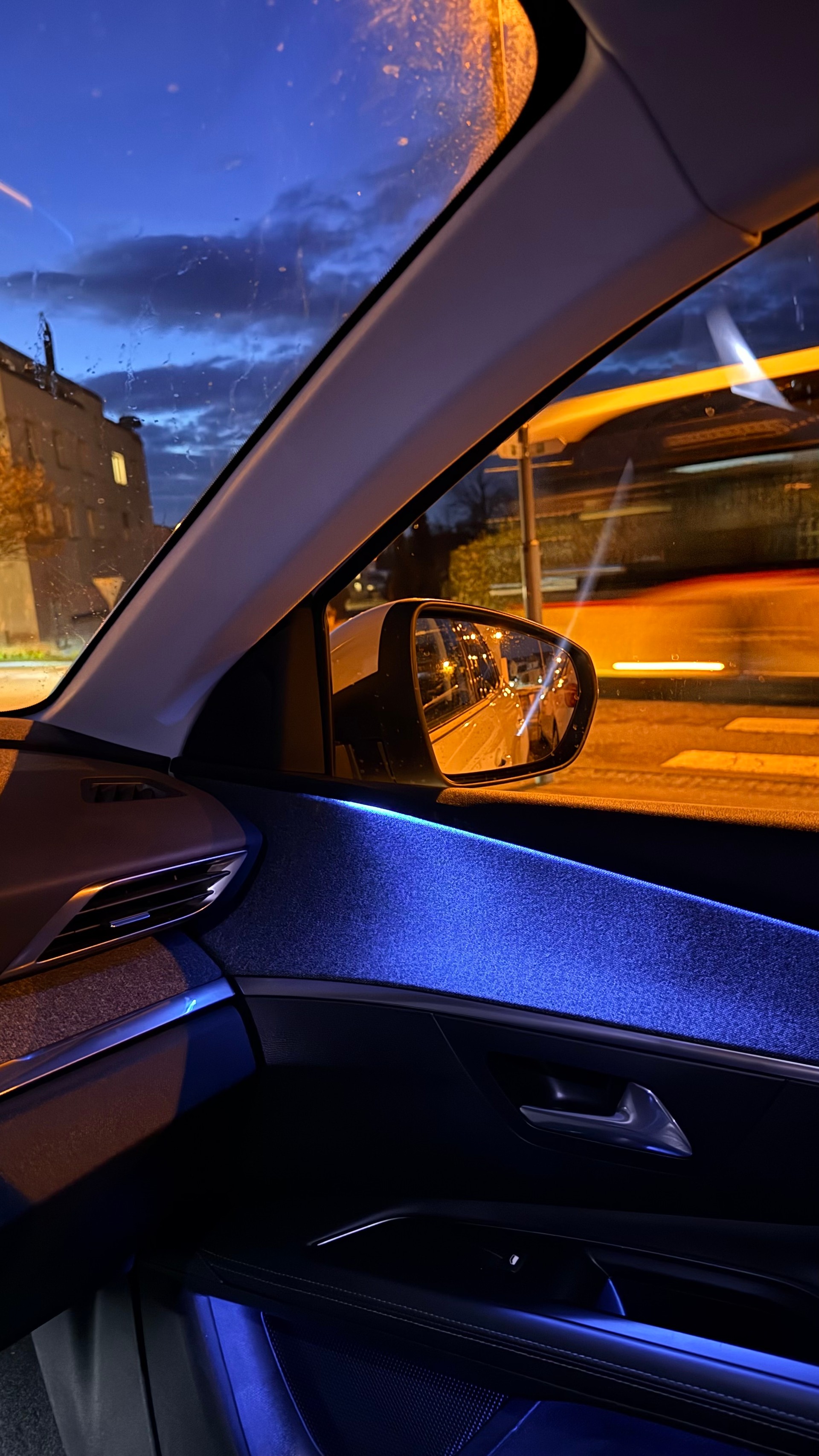 PEUGEOT 3008 1.2 PureTech Business Line EAT-image-8