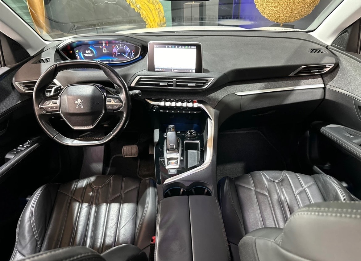 PEUGEOT 3008 1.2 PureTech Business Line EAT-image-1