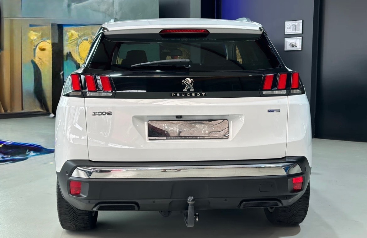 PEUGEOT 3008 1.2 PureTech Business Line EAT-image-9