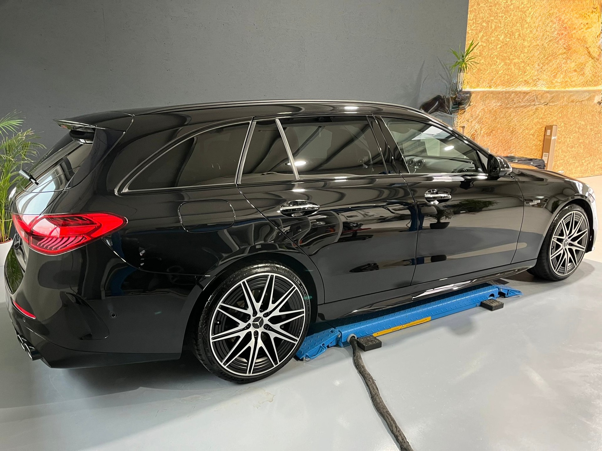 MERCEDES-BENZ C 43 AMG T 4 Matic-image-2