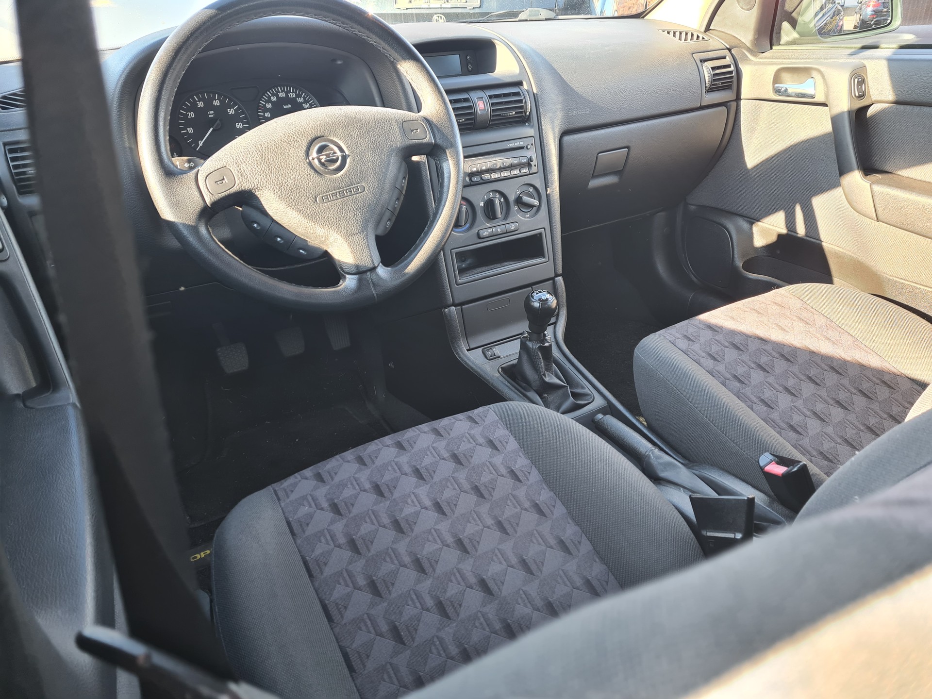 OPEL Astra 1.8i 16V Comfort-image-6