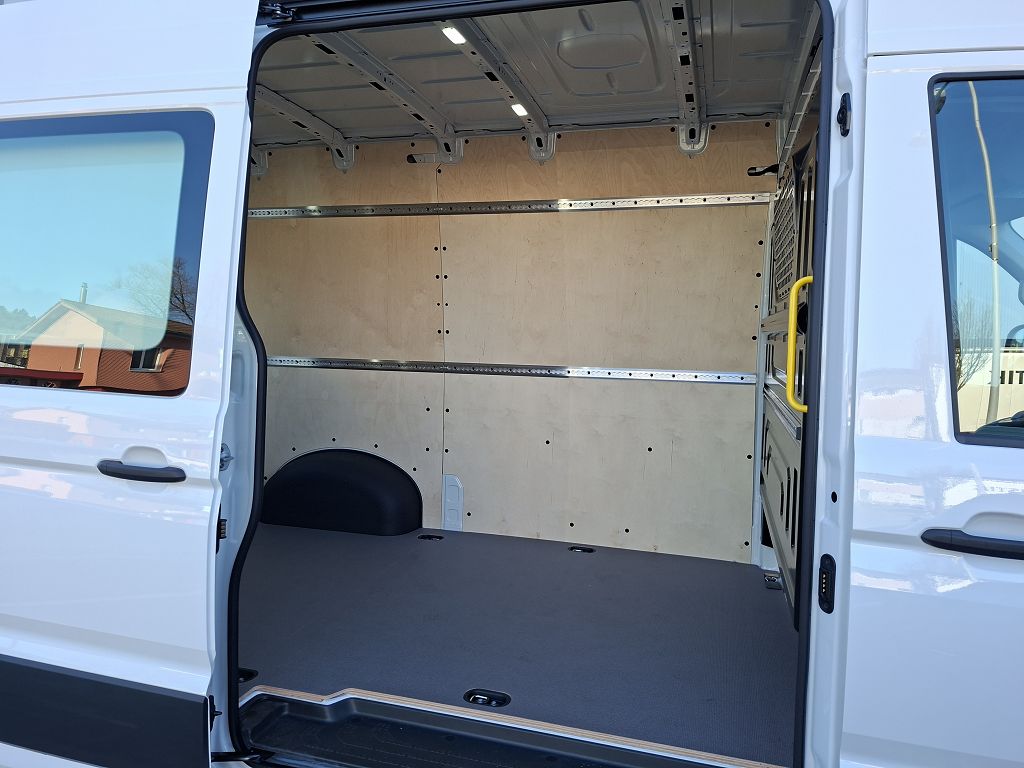 VW Crafter 35 2.0 TDI L3 HD A-image-16