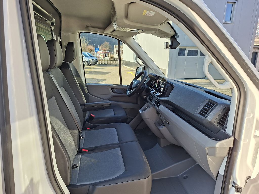 VW Crafter 35 2.0 TDI L3 HD A-image-14