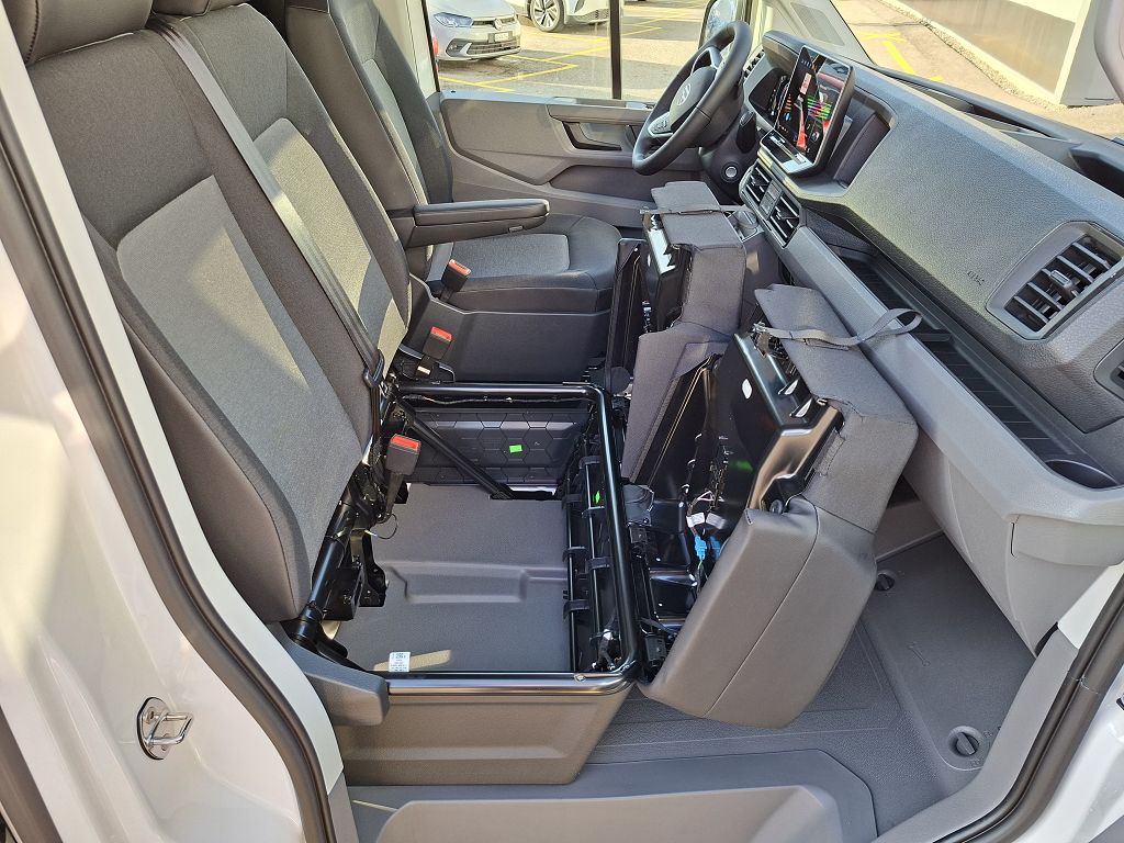 VW Crafter 35 2.0 TDI L3 HD A-image-15