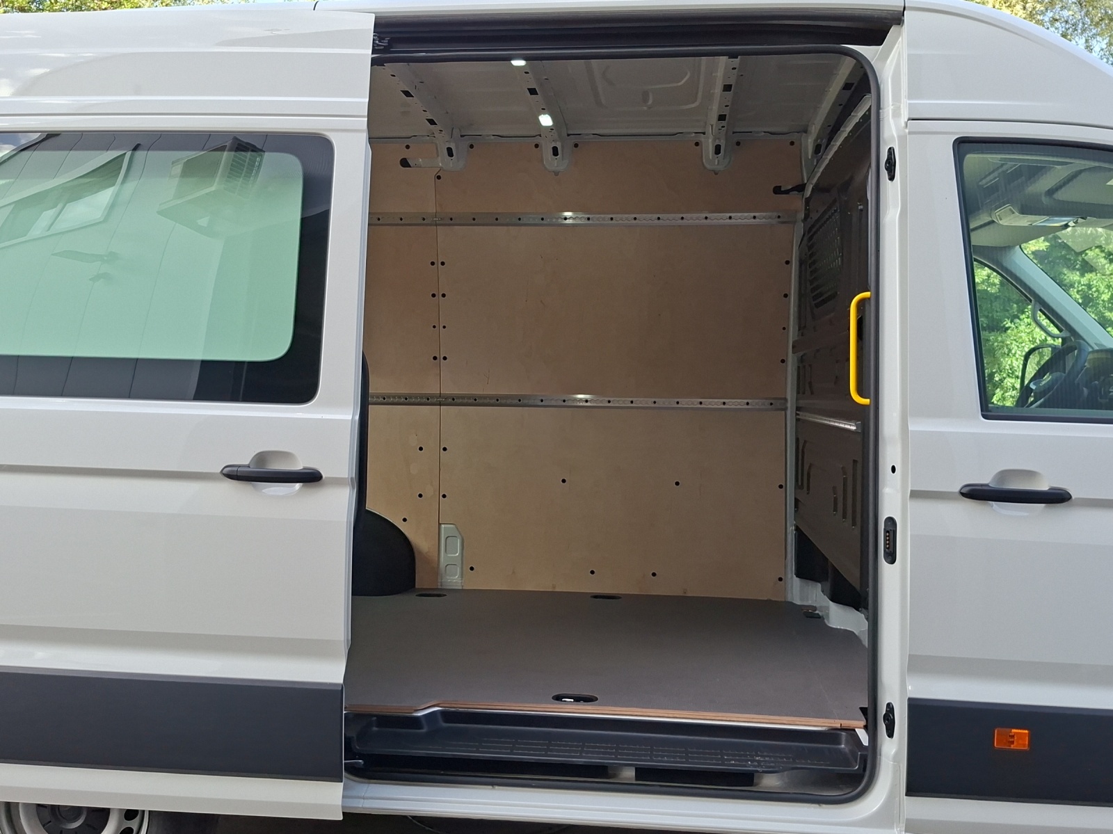 VW Crafter 35 2.0 TDI L3 HD A-image-16