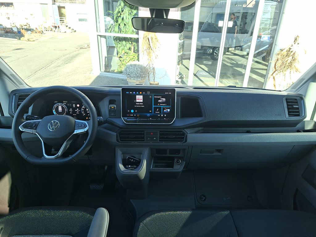 VW Crafter 35 2.0 TDI L3 HD A-image-8