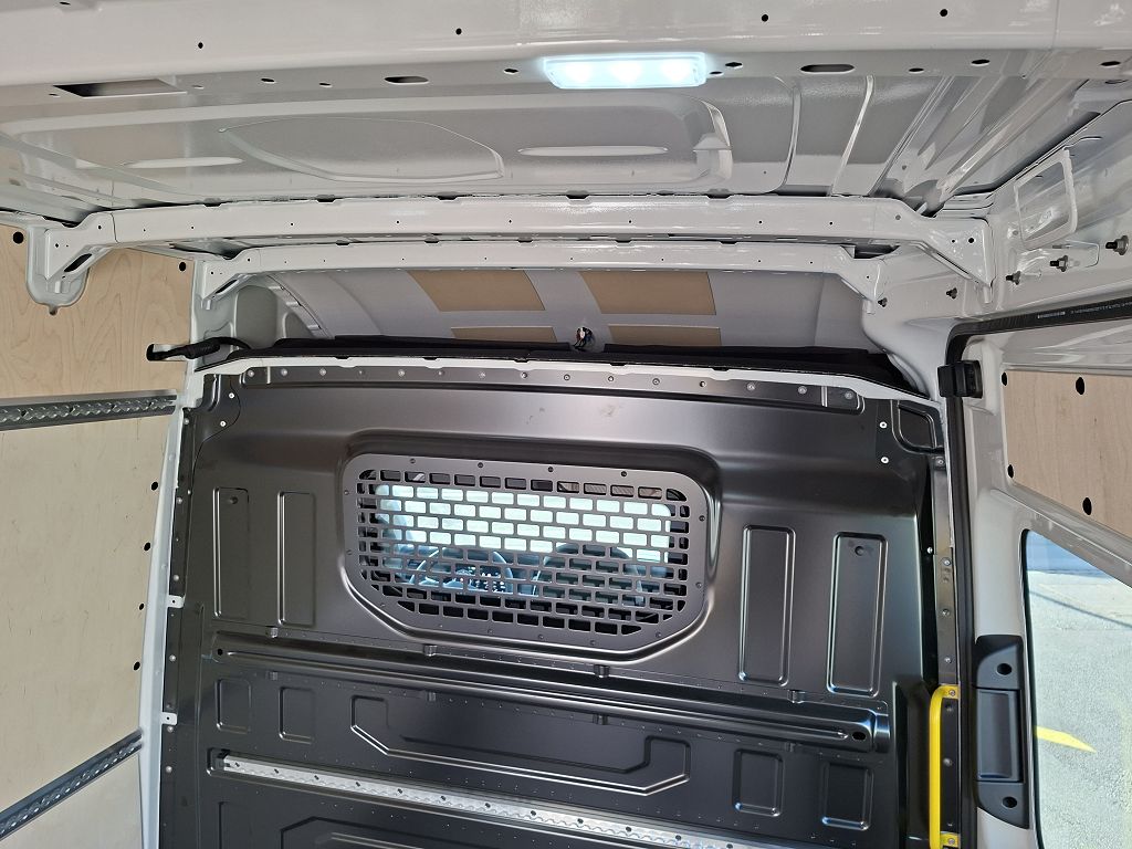 VW Crafter 35 2.0 TDI L3 HD A-image-19