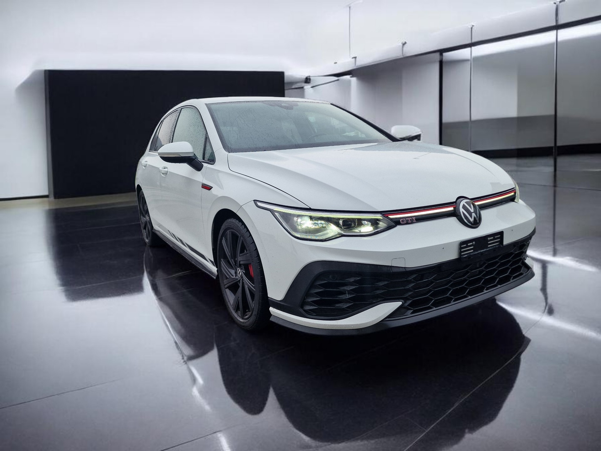 VW Golf 2.0 TSI GTI Clubsport DSG 36Mt Gara-showroom-element-1