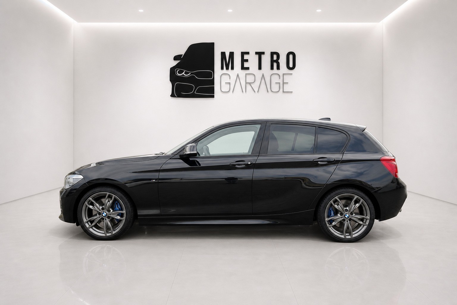 BMW M135i xDrive Steptronic-image-1
