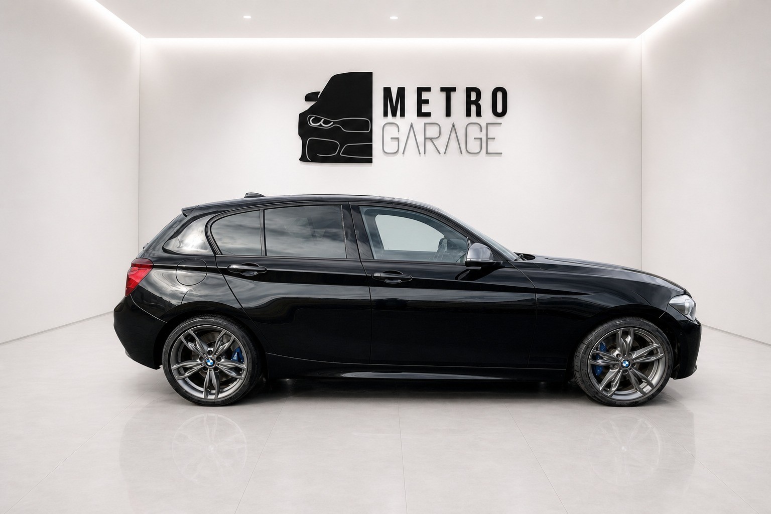 BMW M135i xDrive Steptronic-image-5