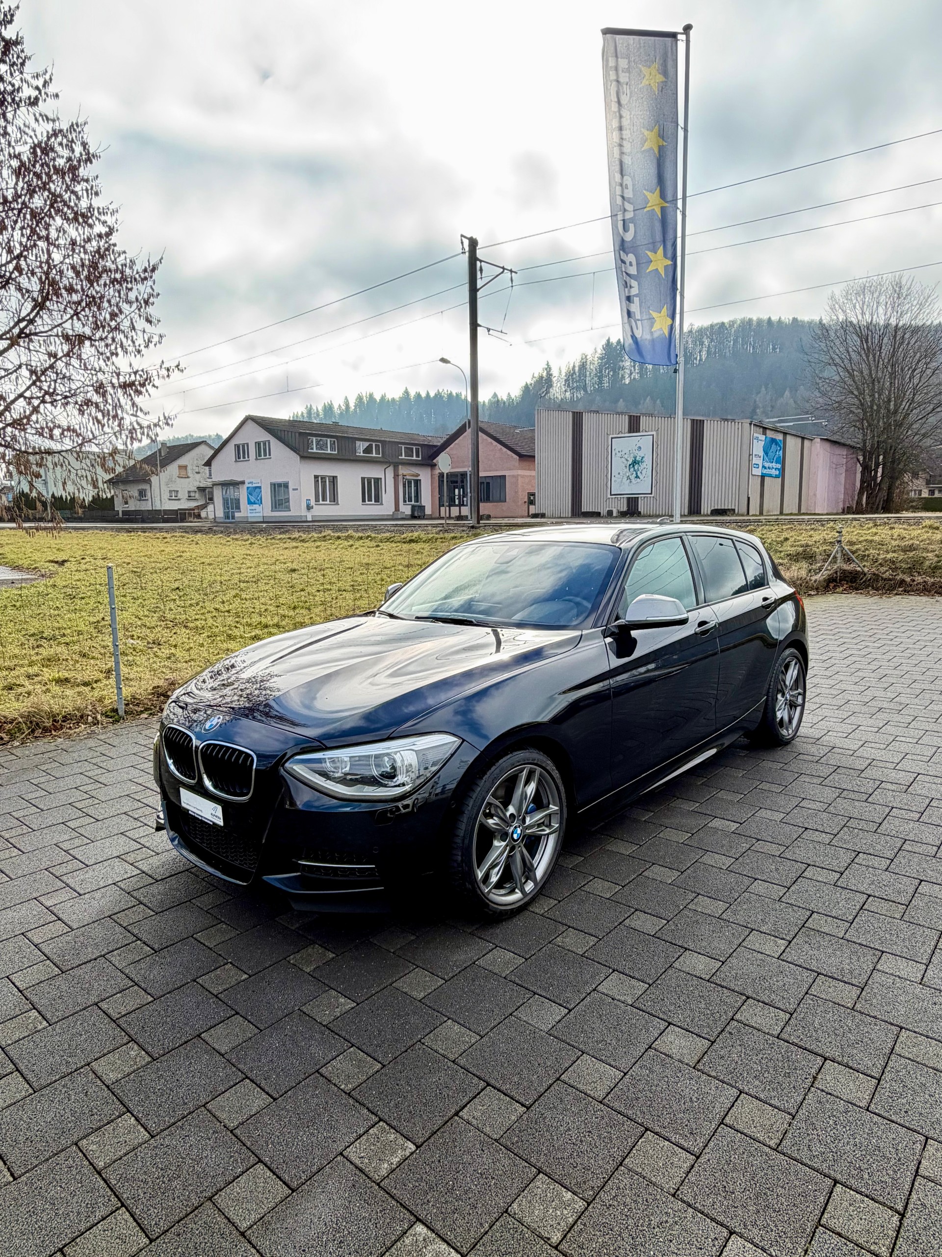 BMW M135i xDrive Steptronic-image-0