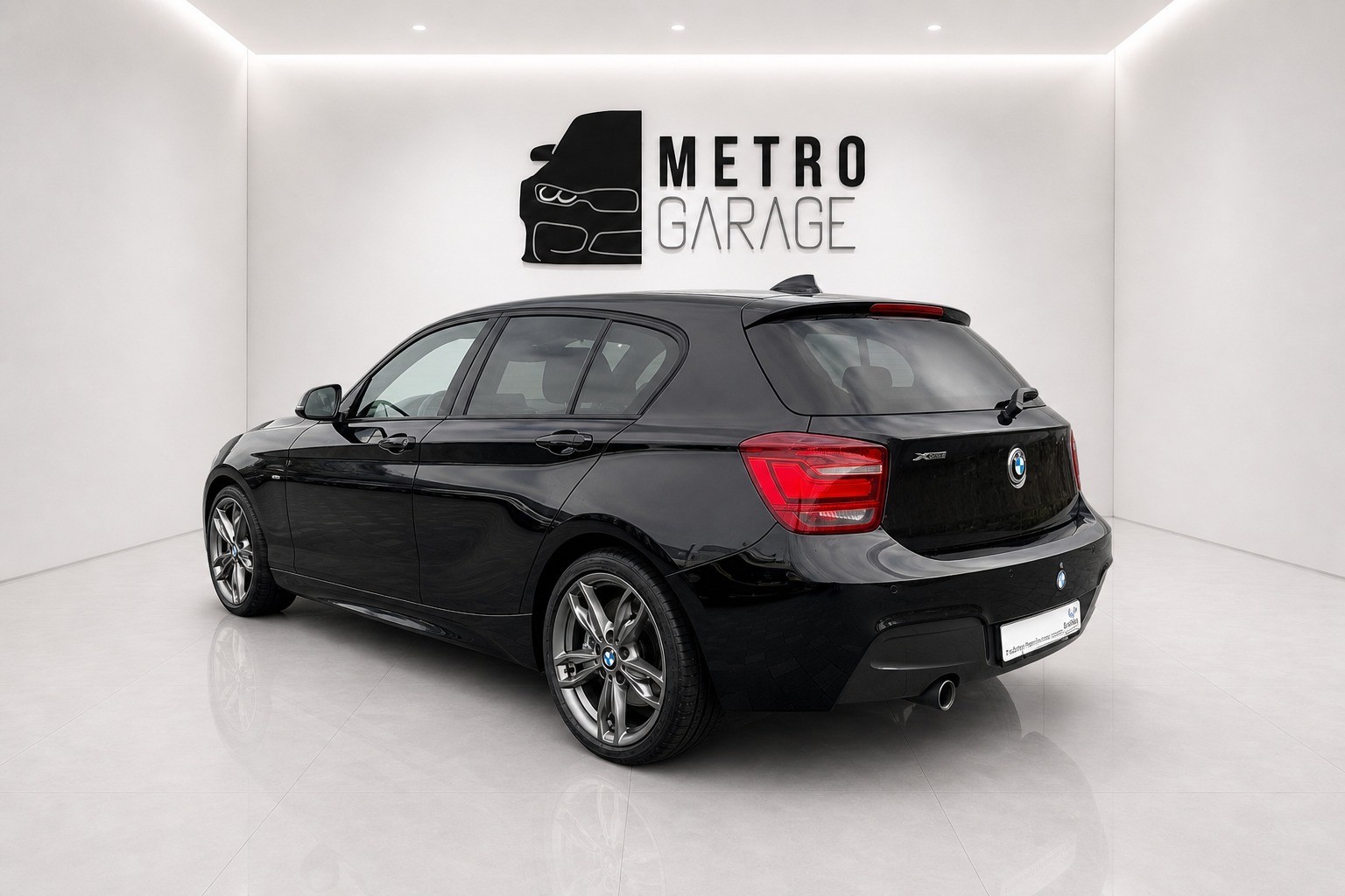 BMW M135i xDrive Steptronic-image-2