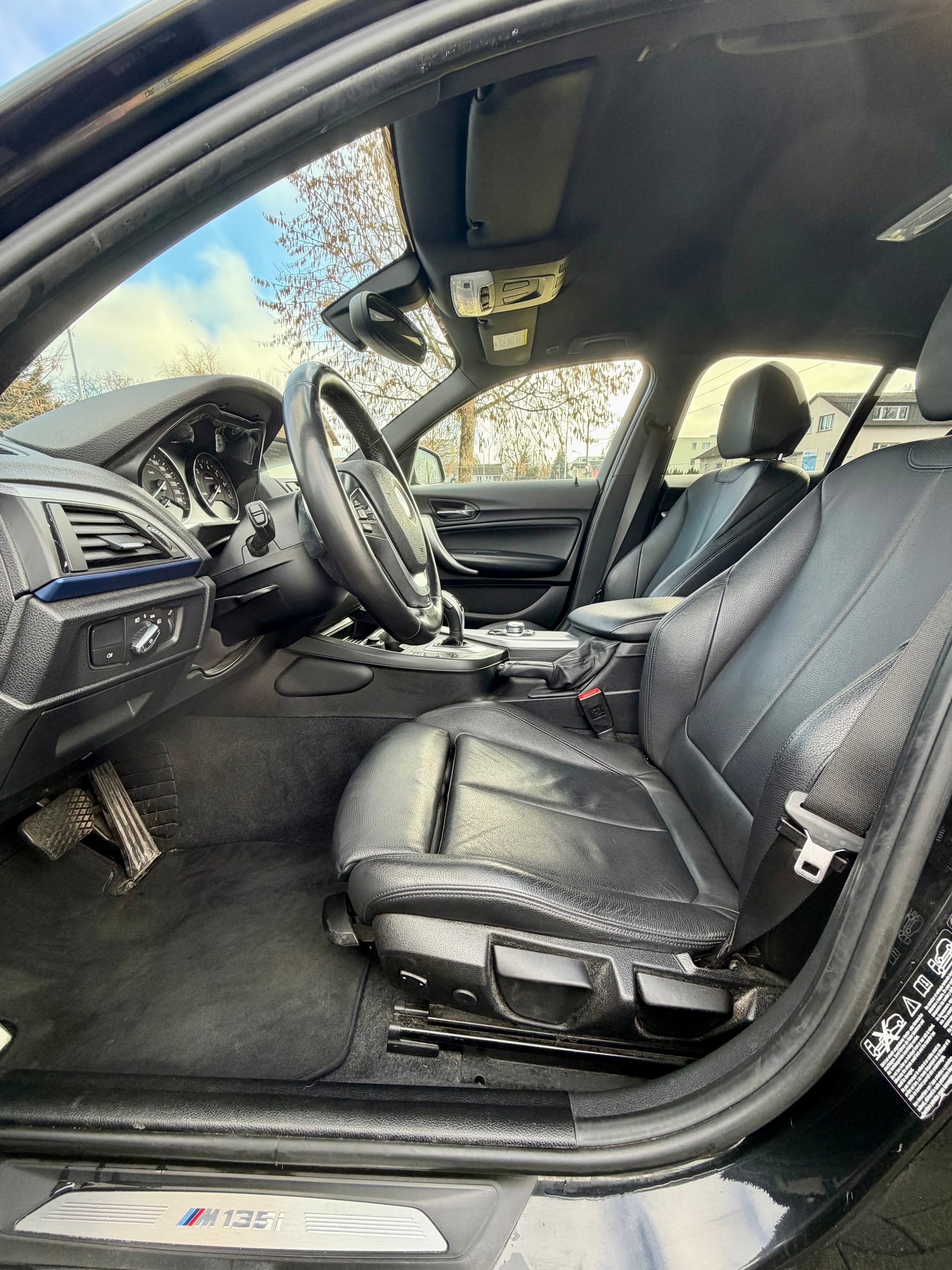 BMW M135i xDrive Steptronic-image-9