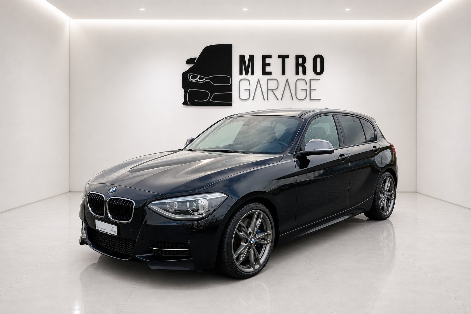 BMW M135i xDrive Steptronic-image-0