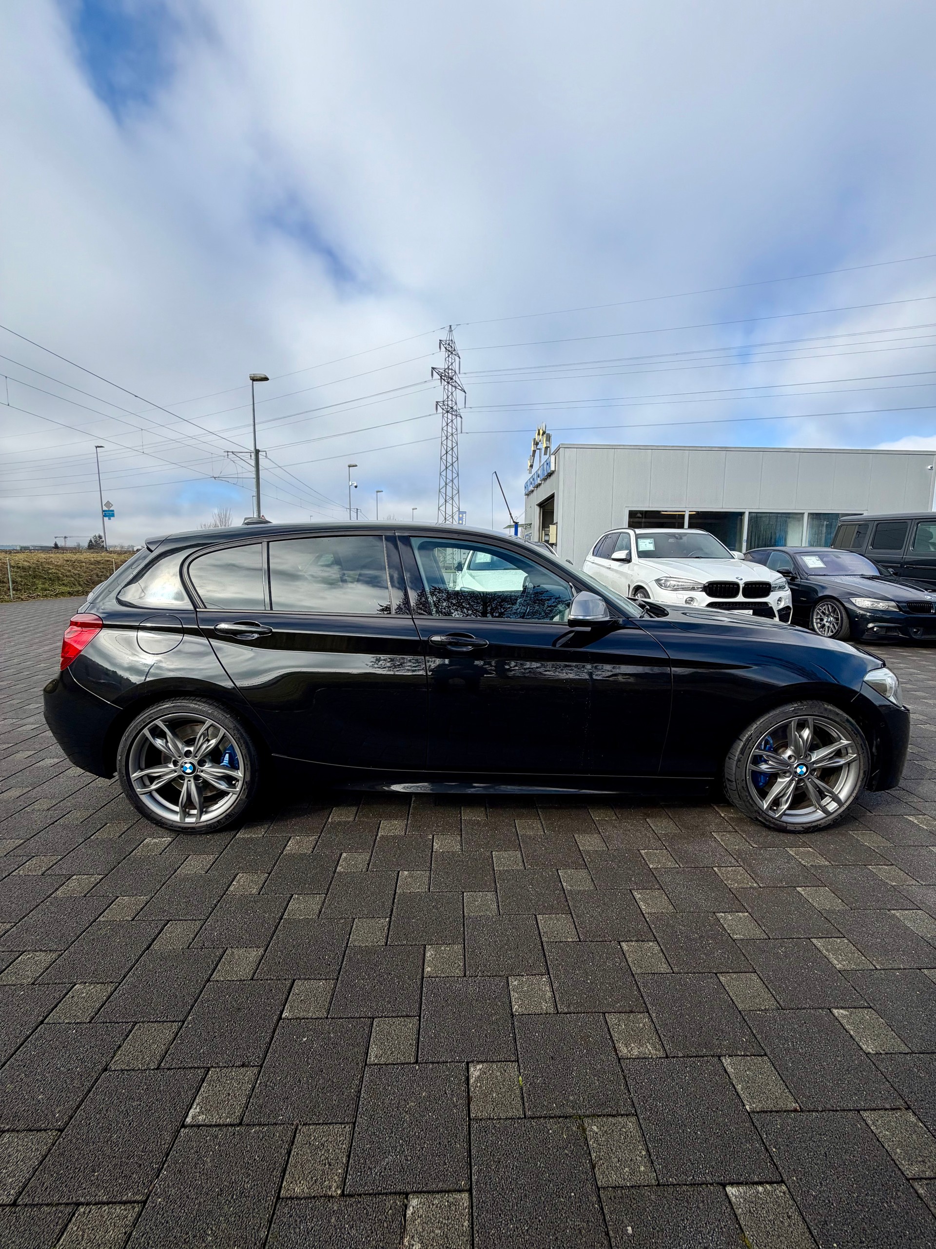 BMW M135i xDrive Steptronic-image-5