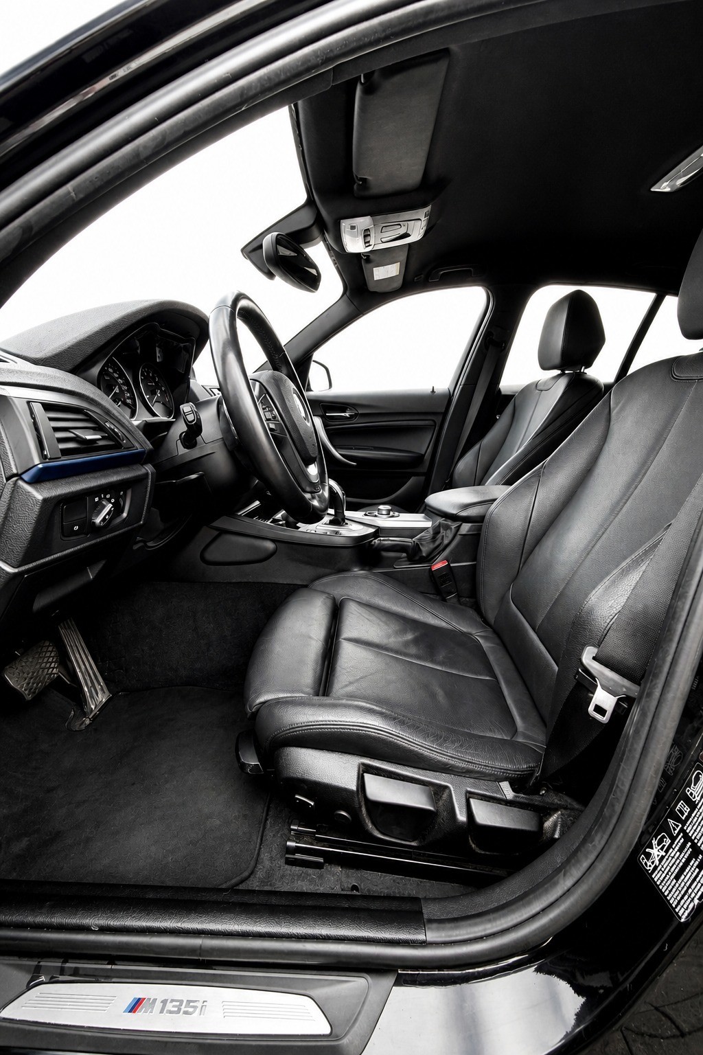 BMW M135i xDrive Steptronic-image-8
