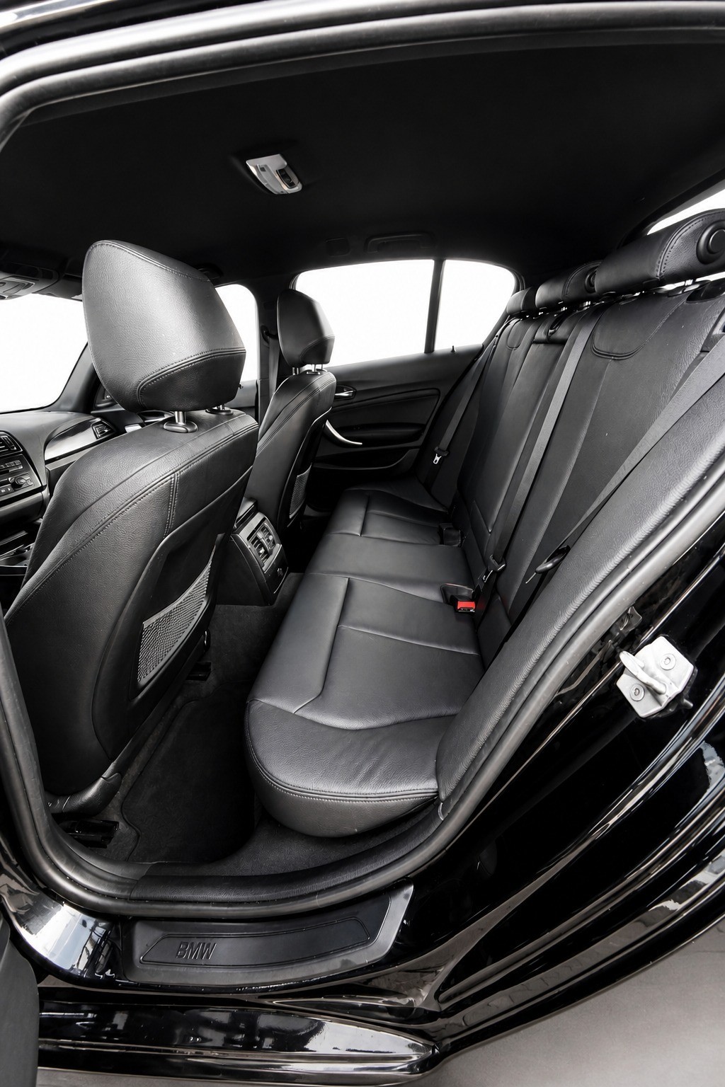 BMW M135i xDrive Steptronic-image-10