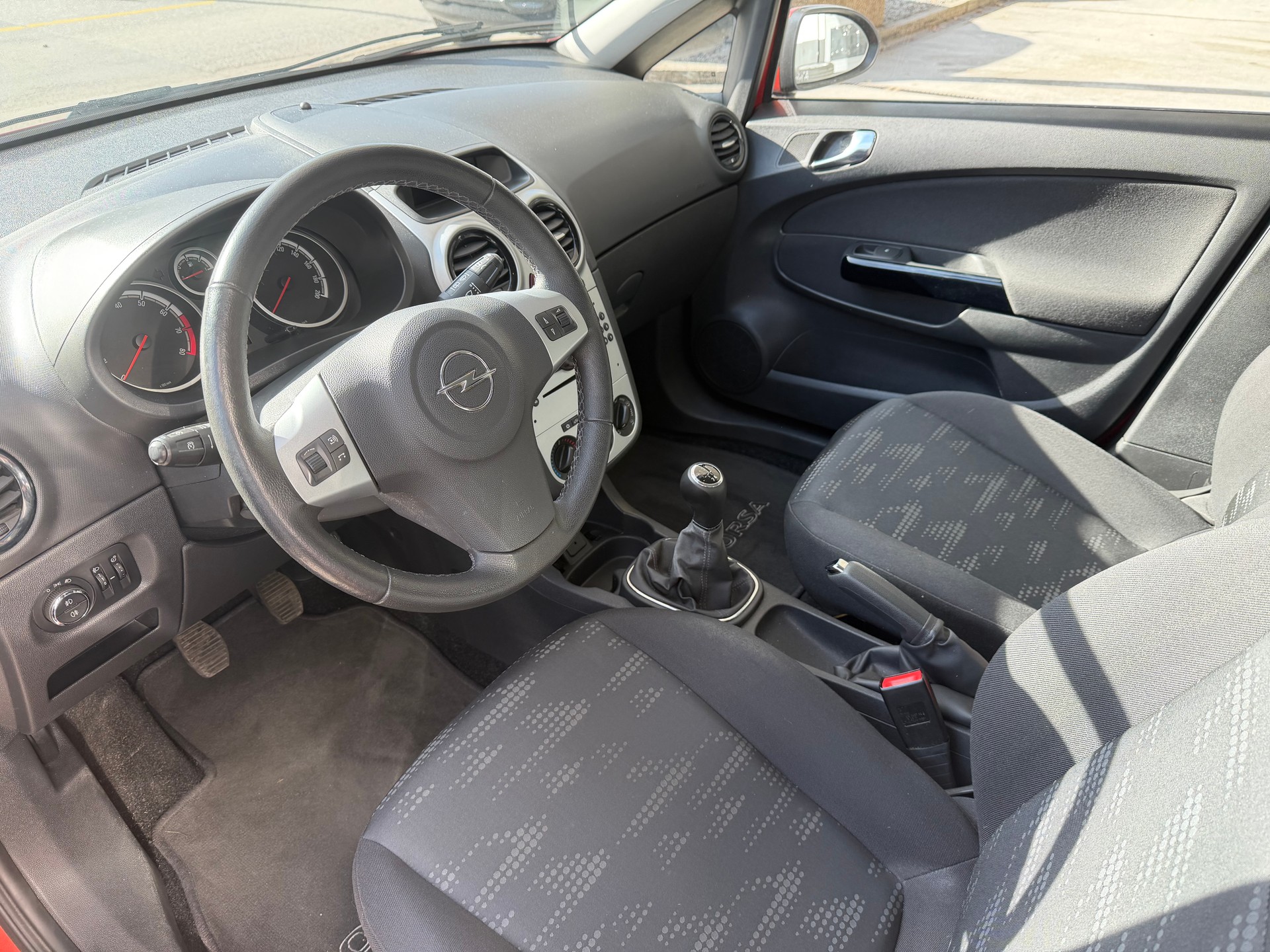 OPEL Corsa 1.4 TP Enjoy-image-9