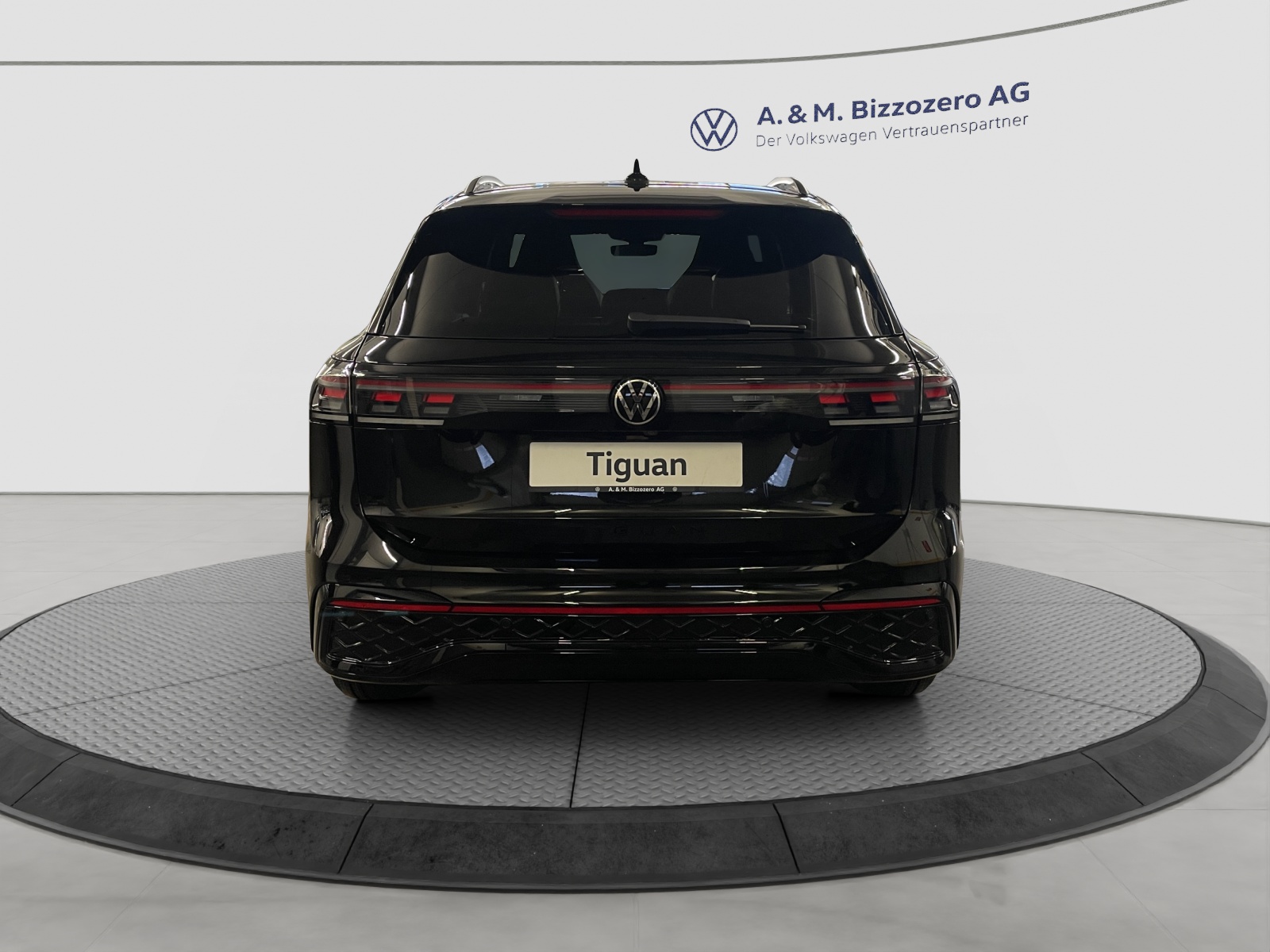 VW Tiguan 2.0 TSI DSG R-Line 4Motion-image-3