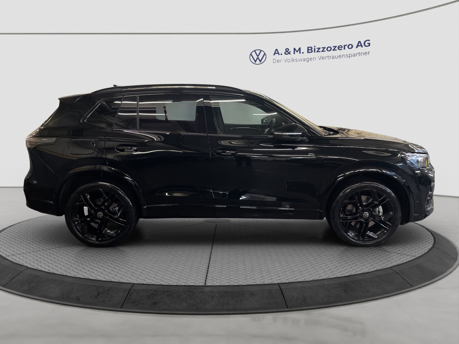 VW Tiguan 2.0 TSI DSG R-Line 4Motion-image-5