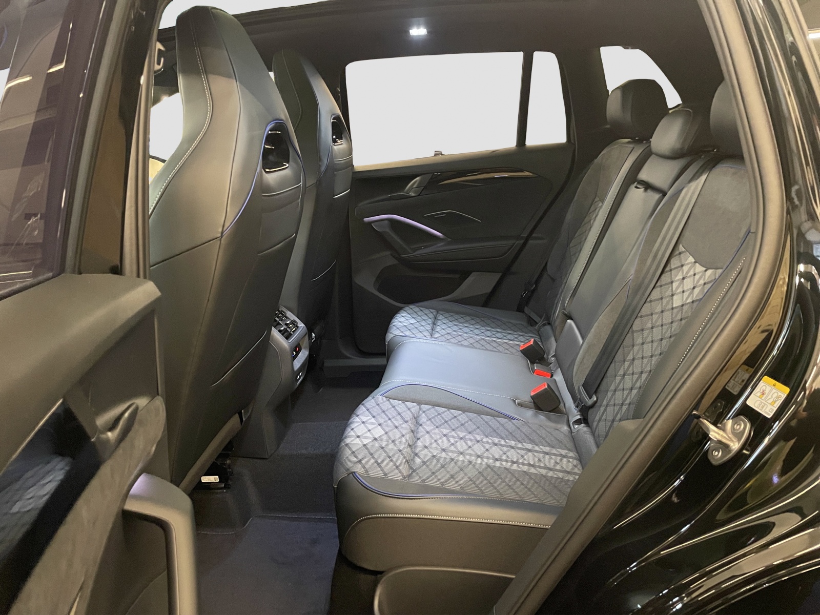 VW Tiguan 2.0 TSI DSG R-Line 4Motion-image-12