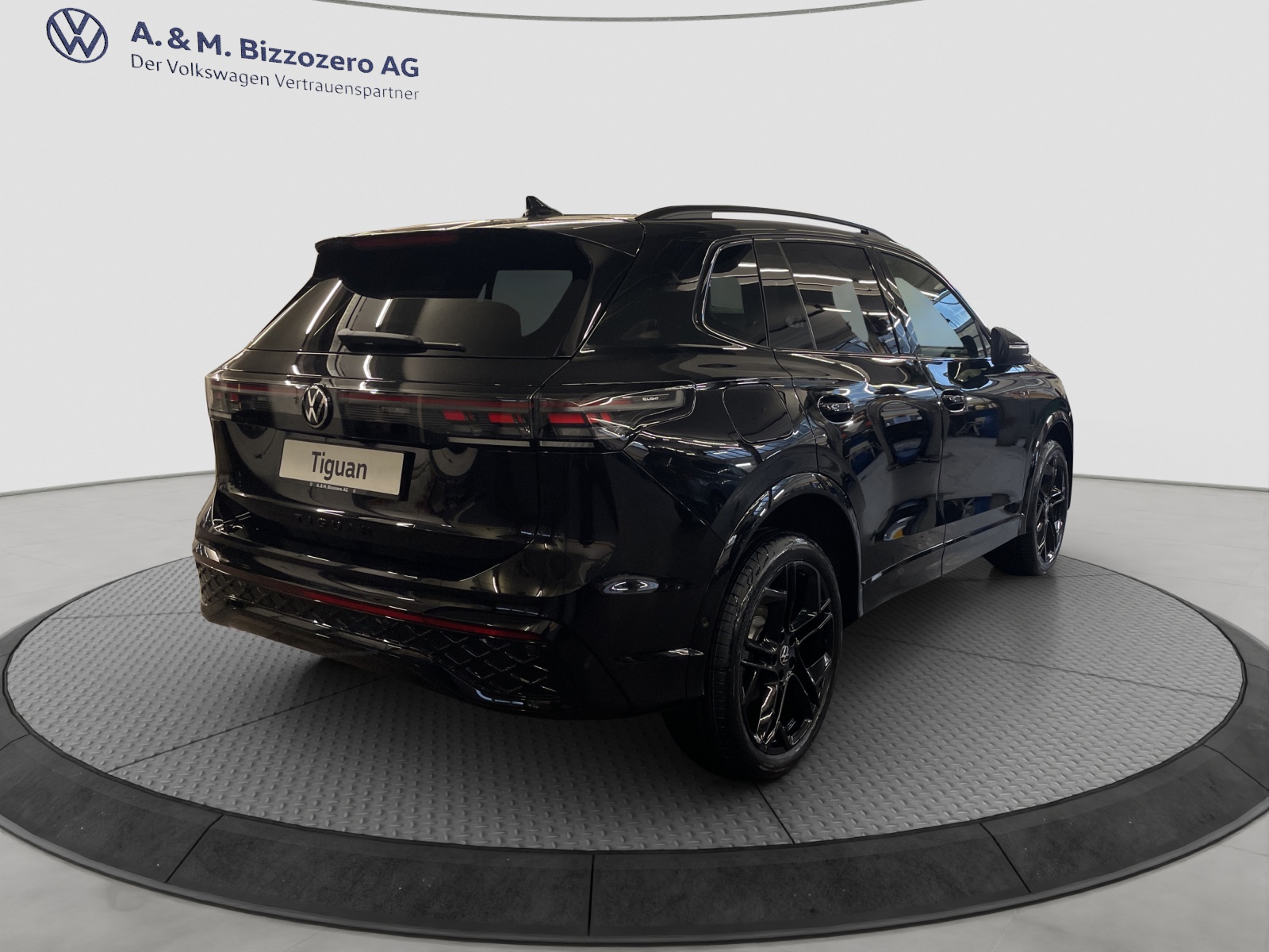 VW Tiguan 2.0 TSI DSG R-Line 4Motion-image-4