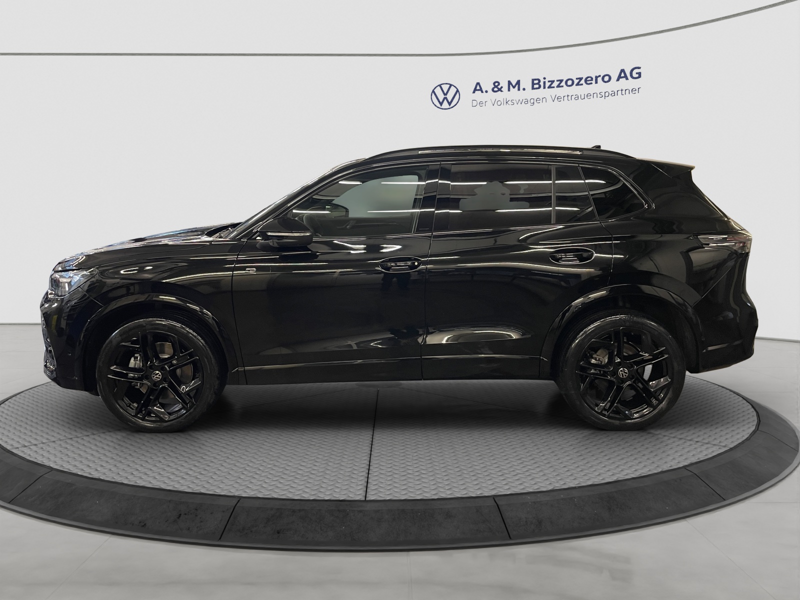 VW Tiguan 2.0 TSI DSG R-Line 4Motion-image-1