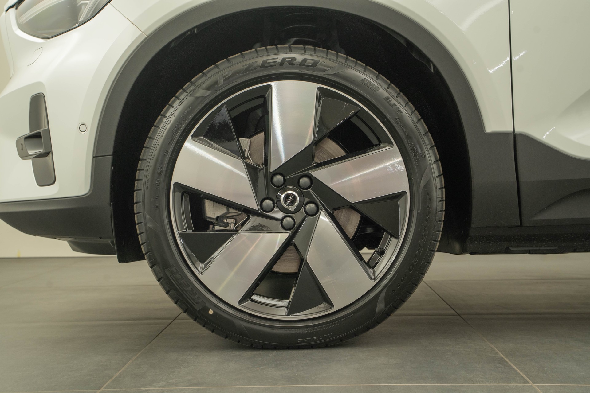 VOLVO EX40 Twin Performance Ultra AWD-image-15