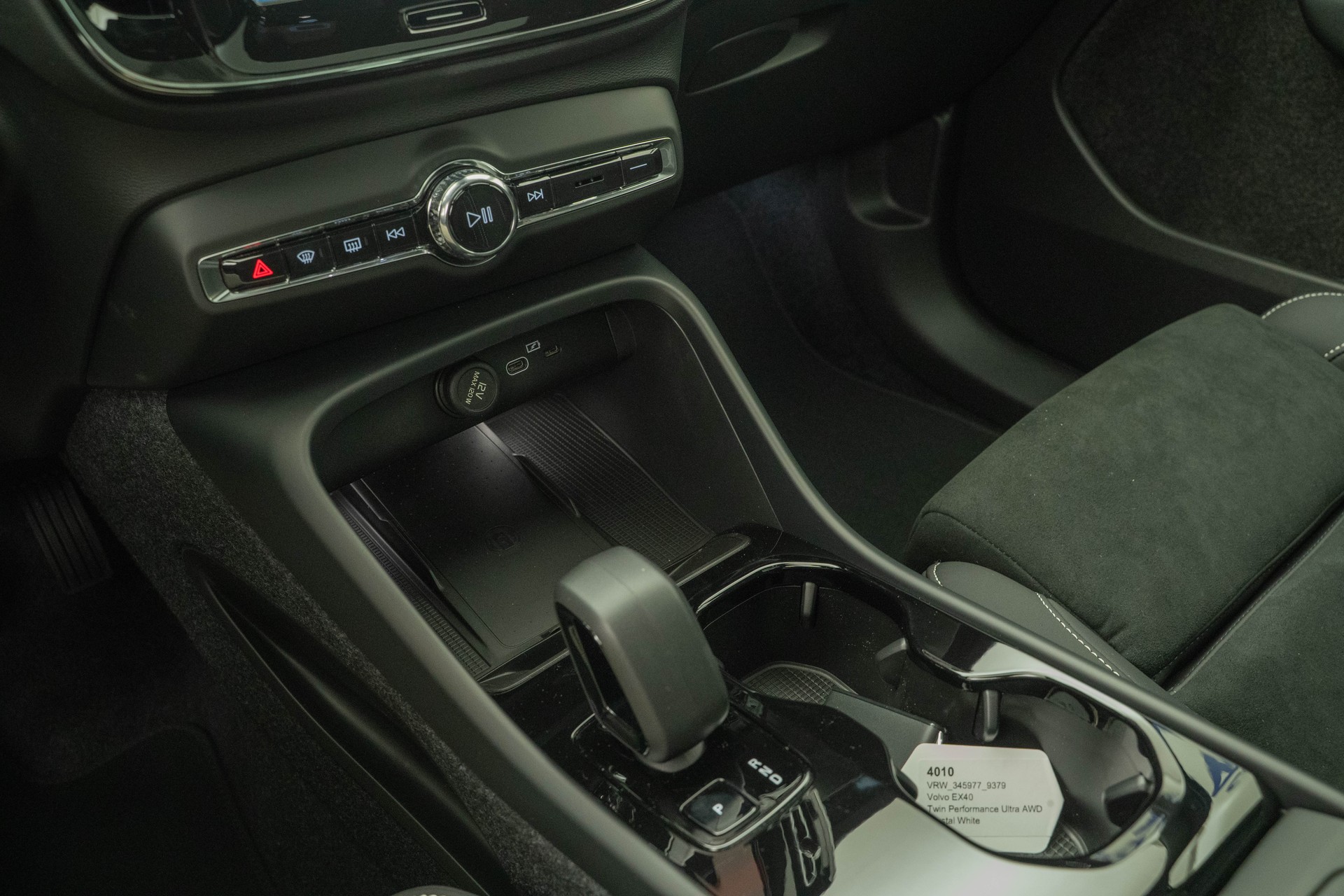 VOLVO EX40 Twin Performance Ultra AWD-image-10