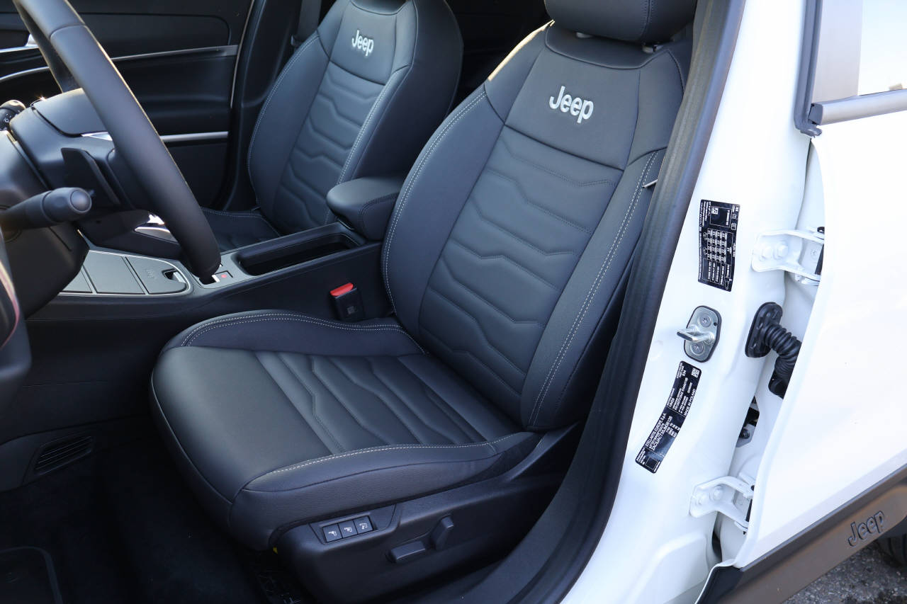 JEEP Avenger 1.2 MHEV Summit-image-9